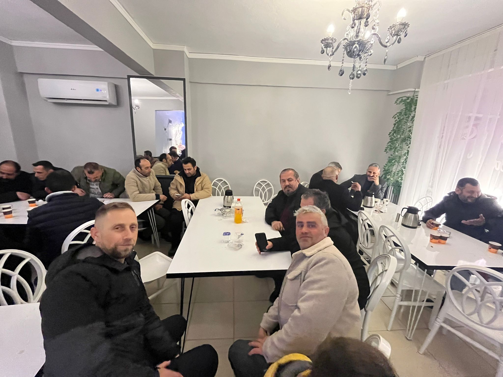 Vefa Sofrasinda Nostalji̇ Rüzgari İmam Hati̇p Mezunlari İftarda Buluştu (2)