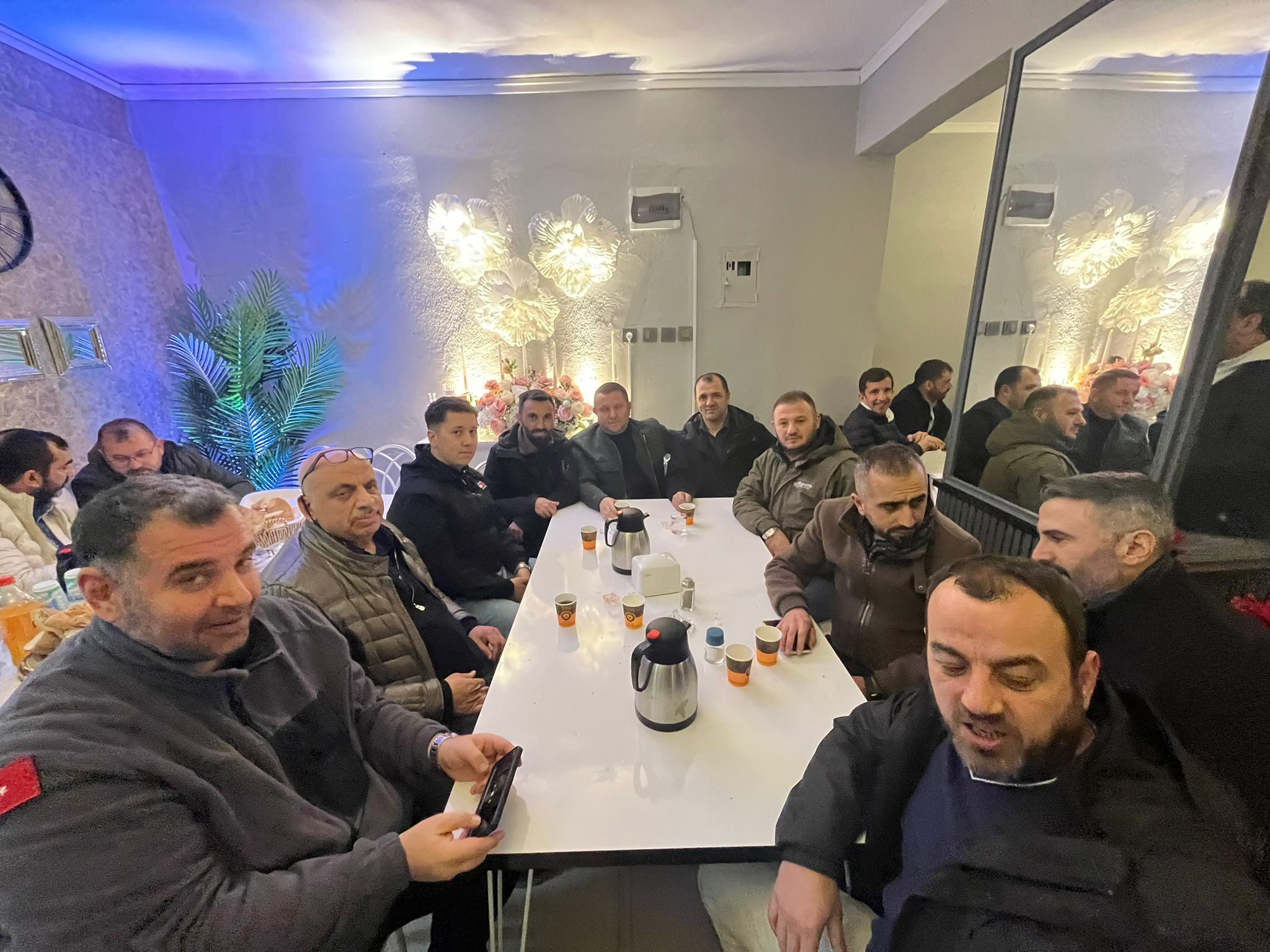 Vefa Sofrasinda Nostalji̇ Rüzgari İmam Hati̇p Mezunlari İftarda Buluştu (6)