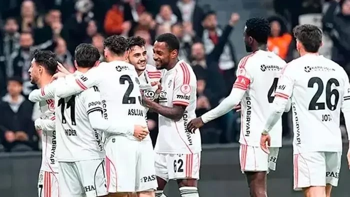 Trendyol Süper Lig’in 26. haftasında Beşiktaş, deplasmanda Gençlerbirliği ile karşı karşıya geliyor. Ankara’da oynanacak zorlu mücadele, ligde üst sıraları hedefleyen siyah-beyazlı ekip ile çıkış arayan Gençlerbirliği açısından büyük önem taşıyor.  GENÇLE