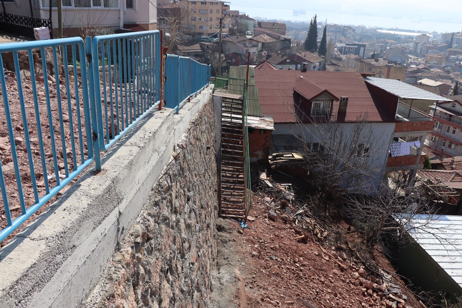 Yeni̇doğan Mahallesi̇’nde 350 Metreküp Taşla Güvenli̇k Sağlandi (2)