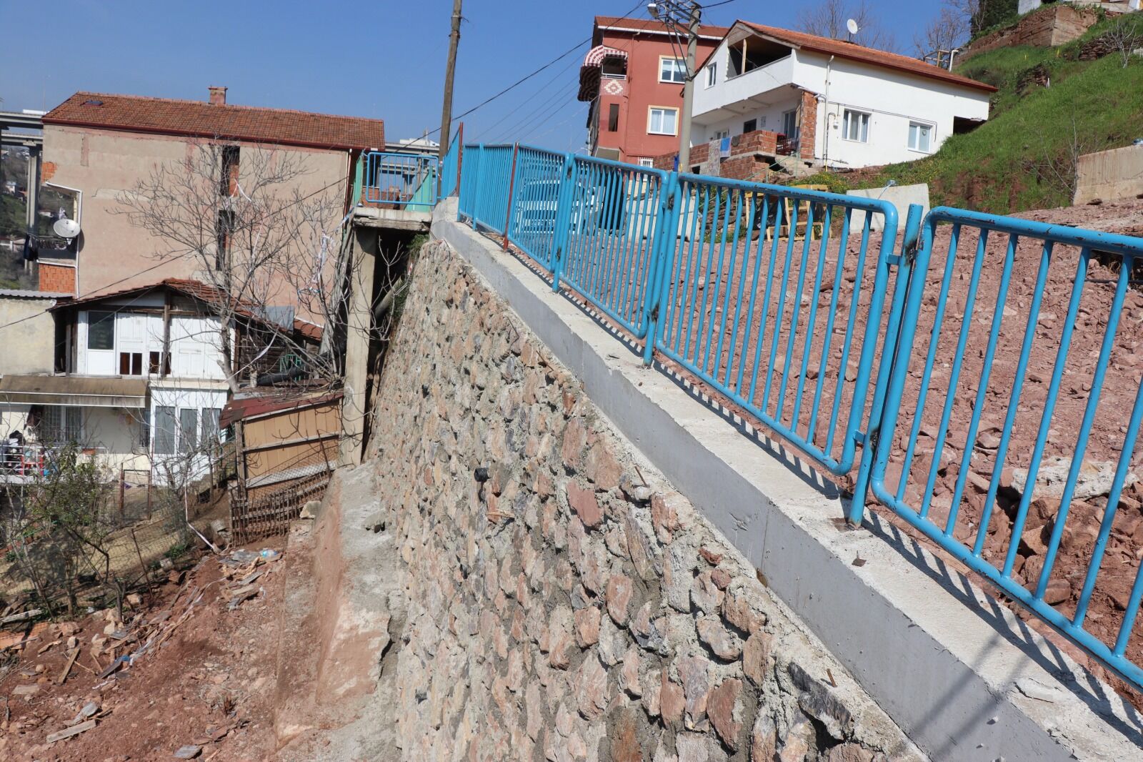 Yeni̇doğan Mahallesi̇’nde 350 Metreküp Taşla Güvenli̇k Sağlandi (3)