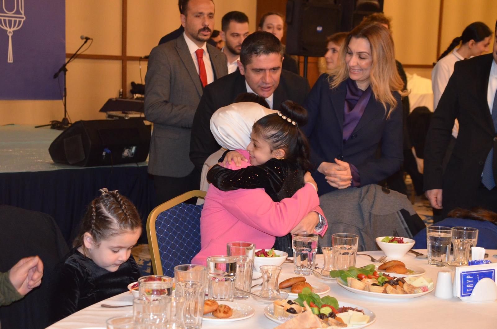 Yeti̇m Çocuklarla İftar Programina Katildi (3)