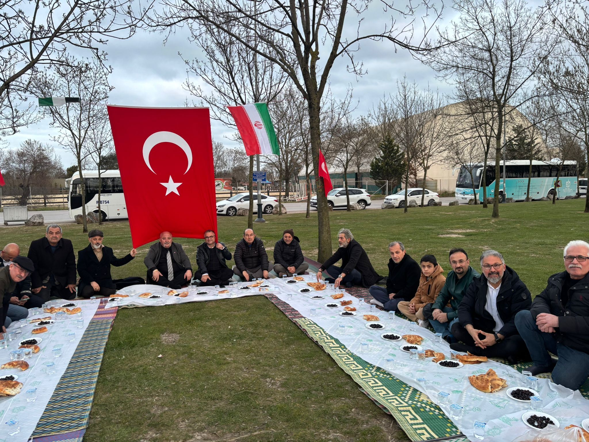 Zeyti̇n, Ekmek Ve Suyla İftar Düzenledi̇ (10)