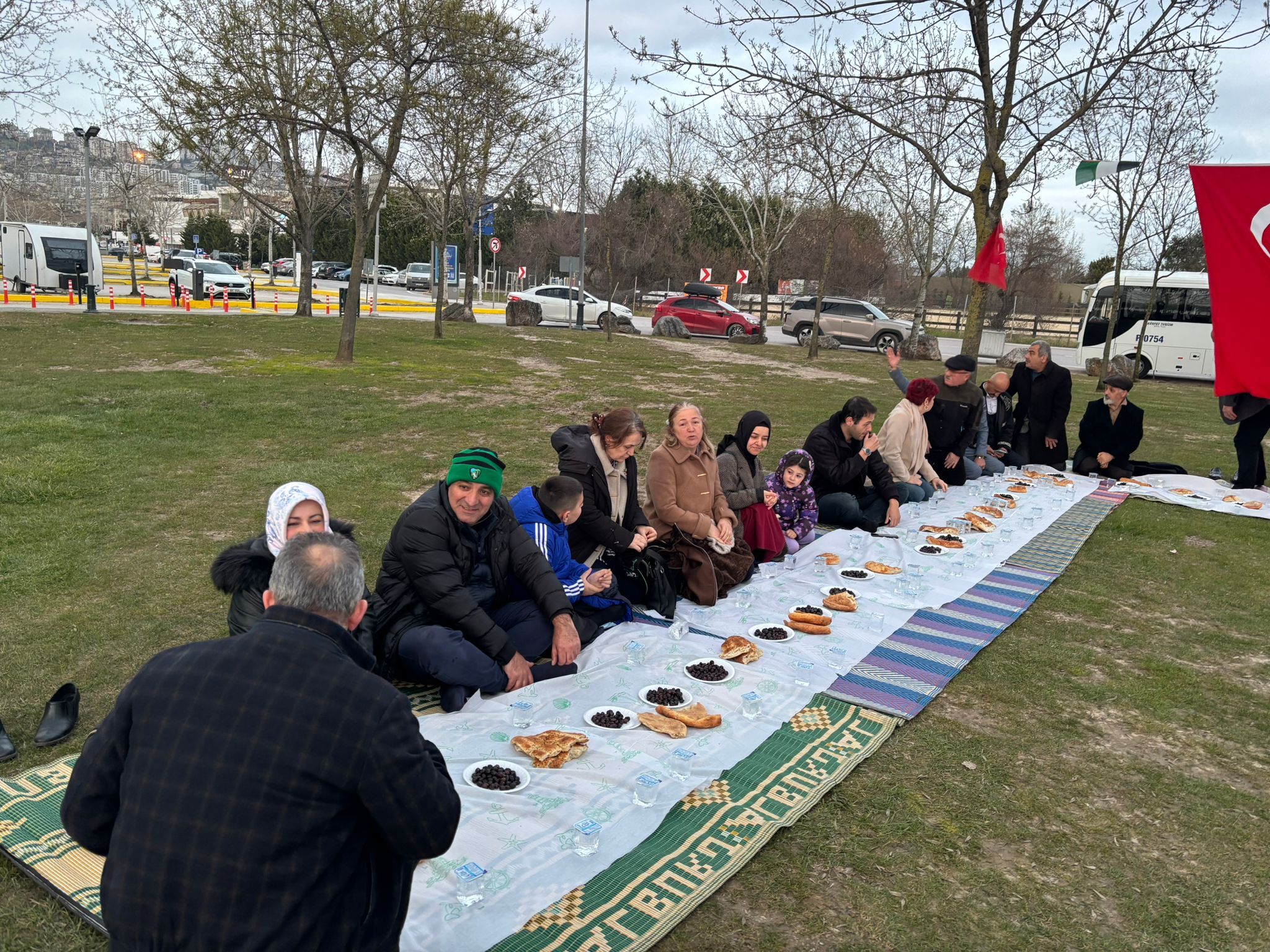 Zeyti̇n, Ekmek Ve Suyla İftar Düzenledi̇ (11)