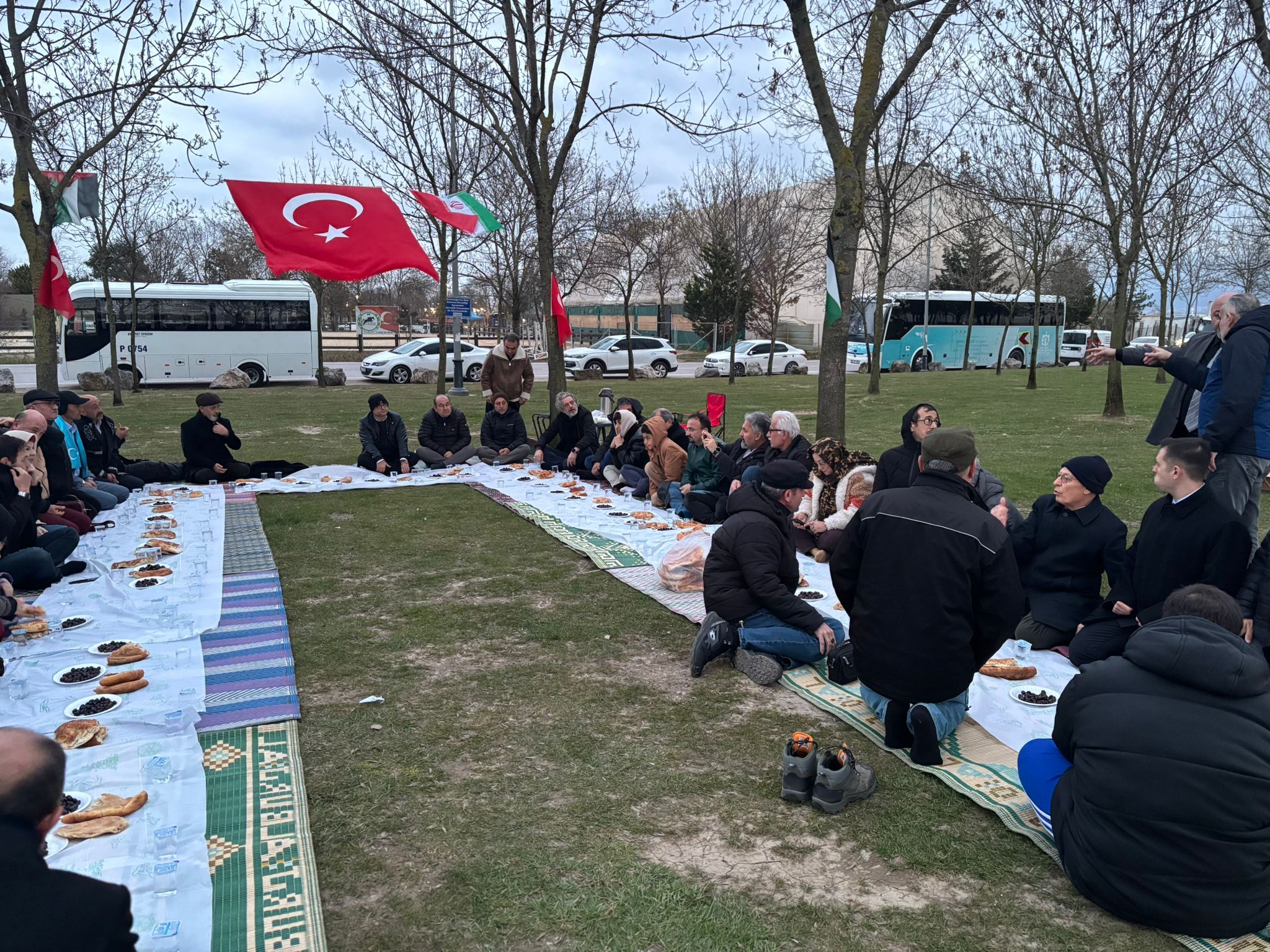 Zeyti̇n, Ekmek Ve Suyla İftar Düzenledi̇ (12)