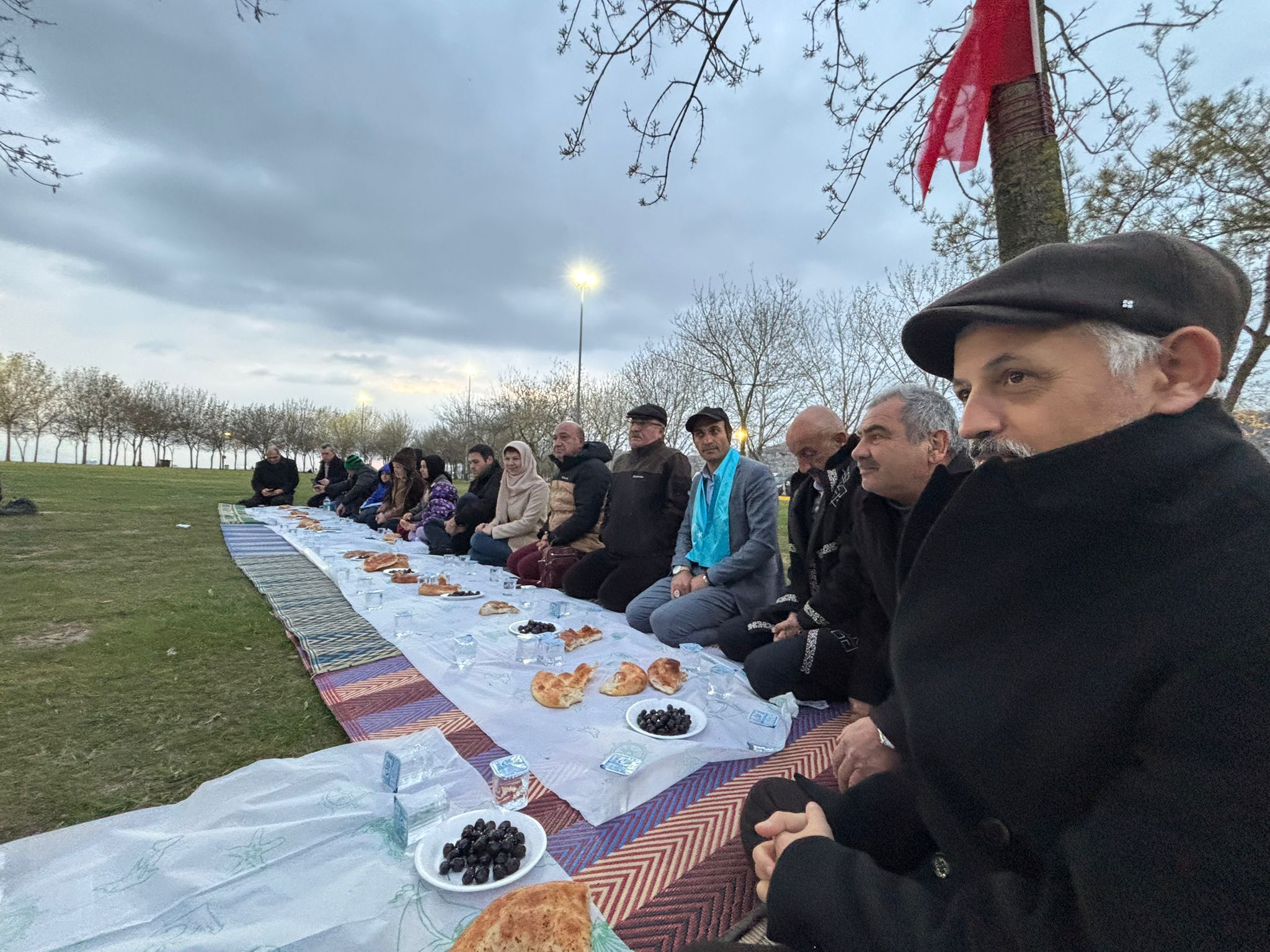 Zeyti̇n, Ekmek Ve Suyla İftar Düzenledi̇ (16)