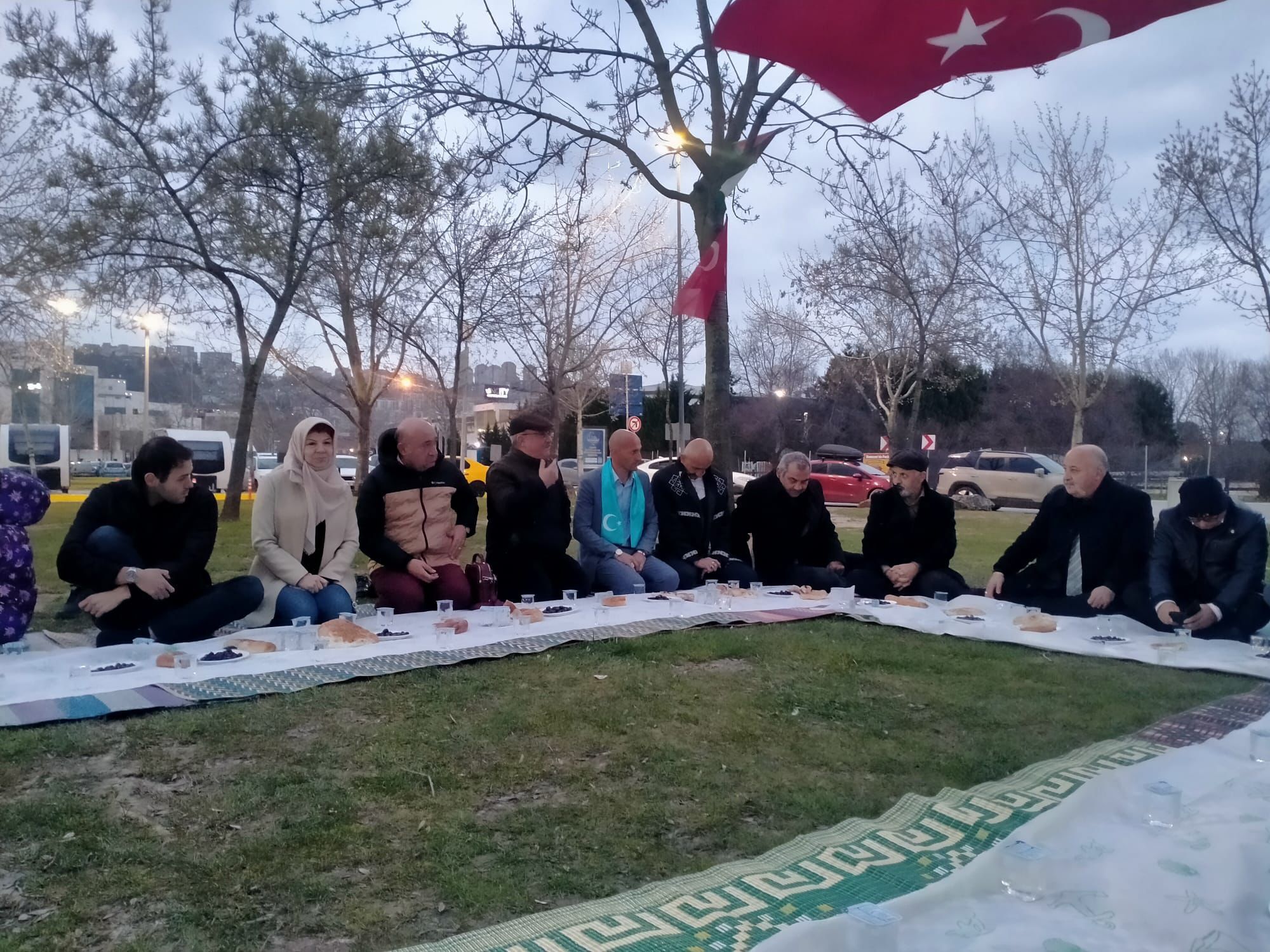 Zeyti̇n, Ekmek Ve Suyla İftar Düzenledi̇ (2)