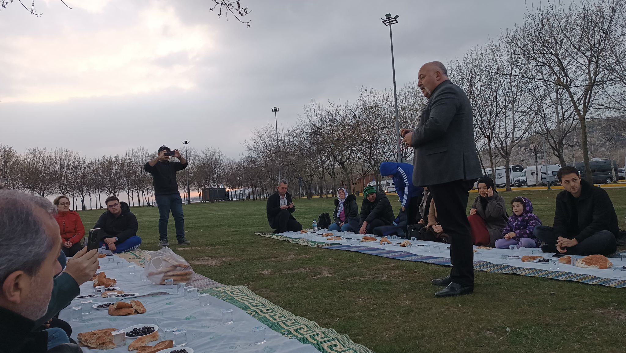 Zeyti̇n, Ekmek Ve Suyla İftar Düzenledi̇ (22)