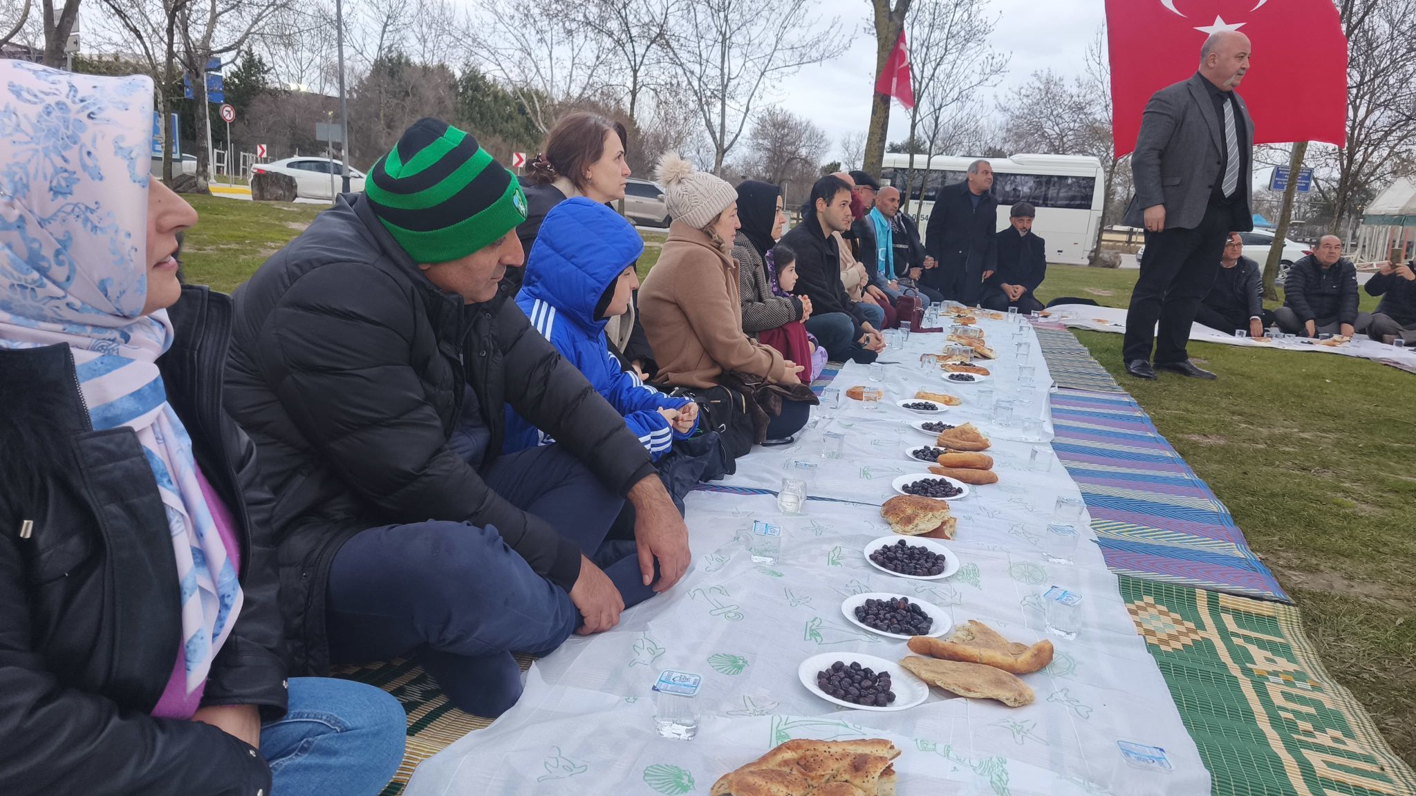 Zeyti̇n, Ekmek Ve Suyla İftar Düzenledi̇ (24)