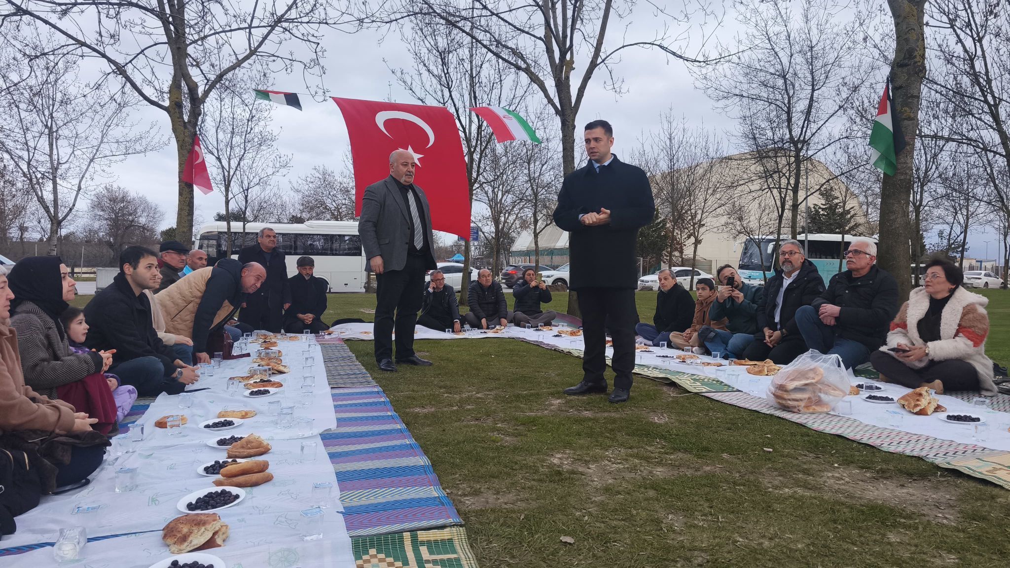 Zeyti̇n, Ekmek Ve Suyla İftar Düzenledi̇ (25)