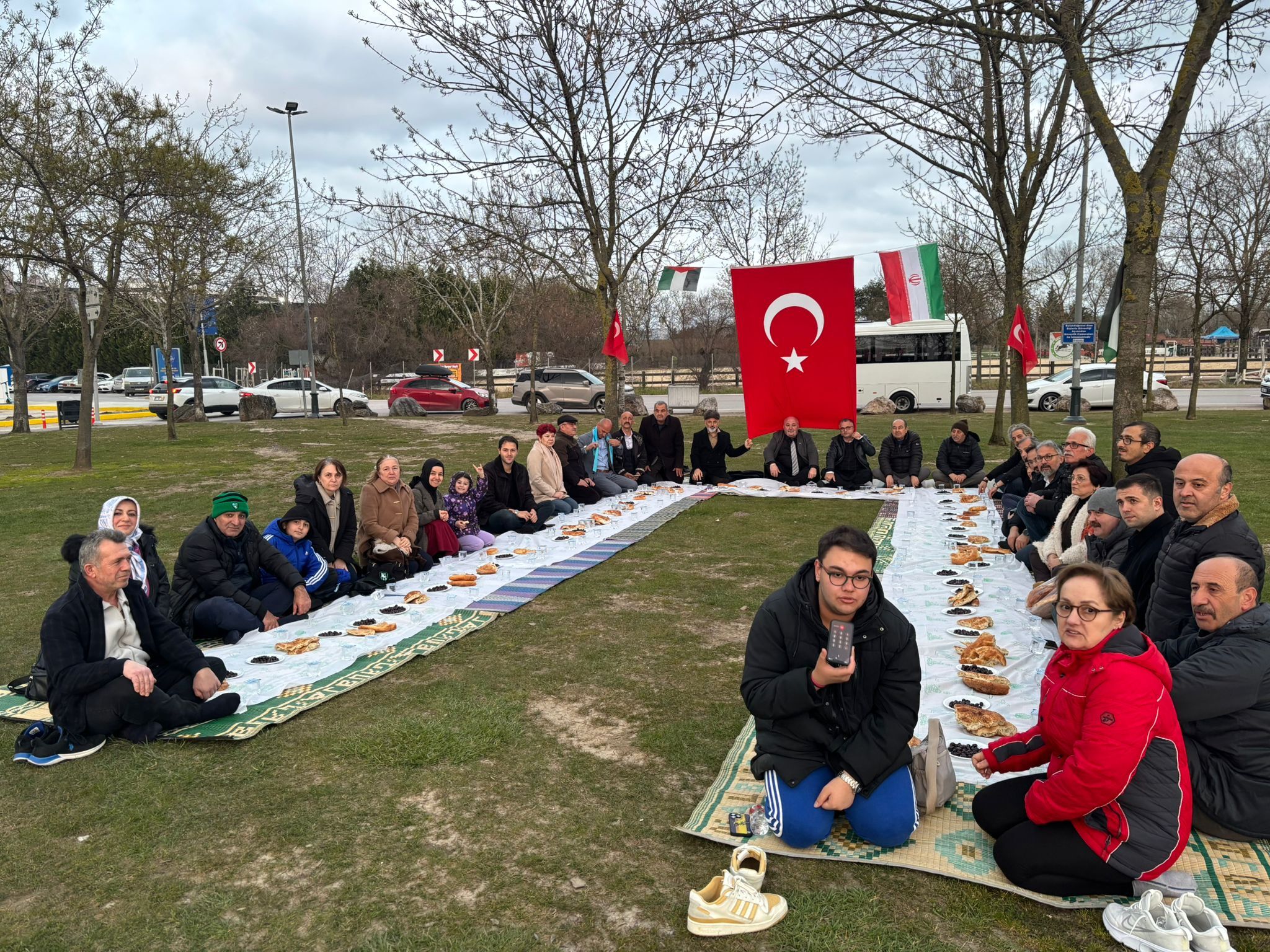 Zeyti̇n, Ekmek Ve Suyla İftar Düzenledi̇ (6)