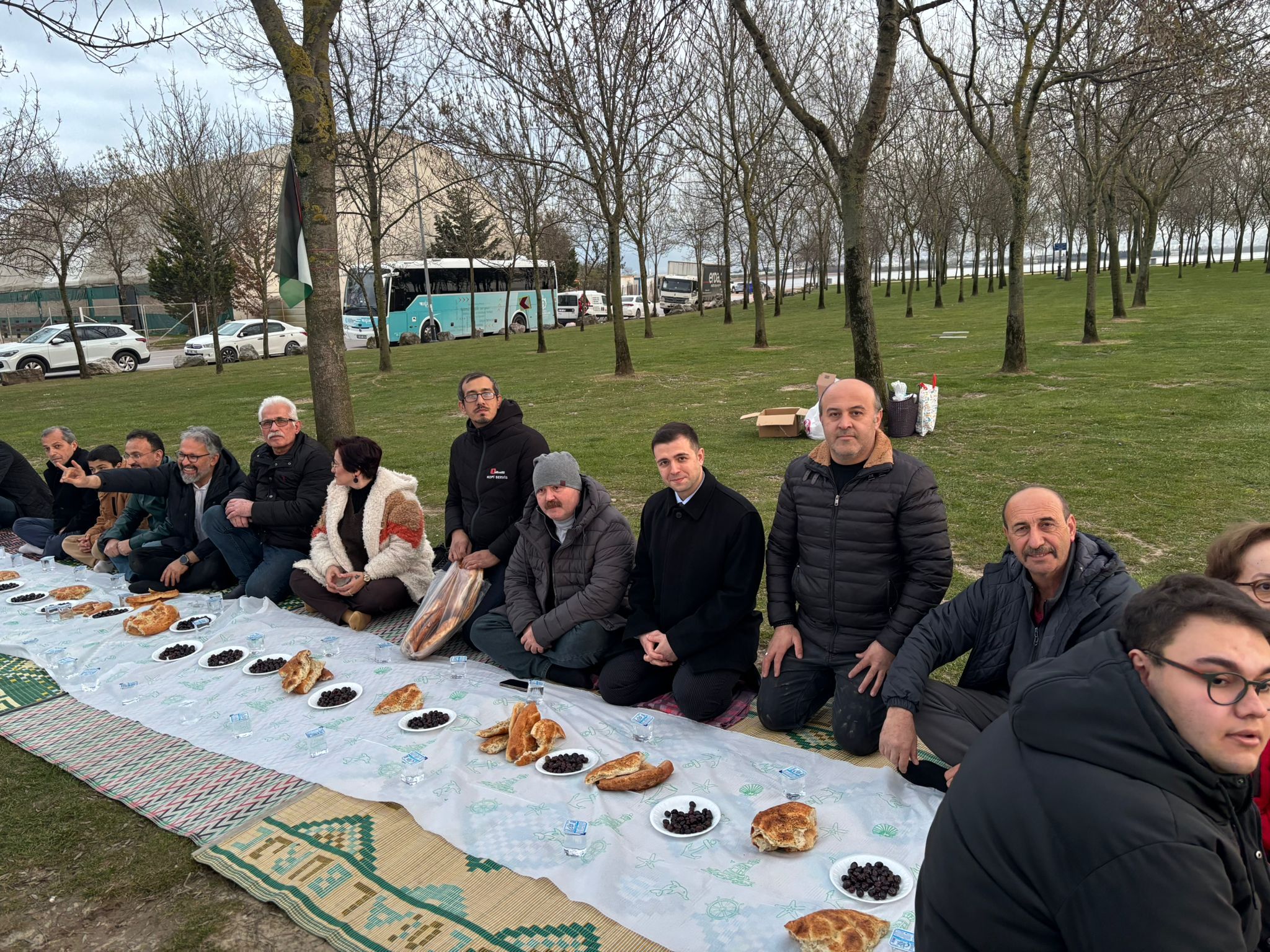 Zeyti̇n, Ekmek Ve Suyla İftar Düzenledi̇ (8)