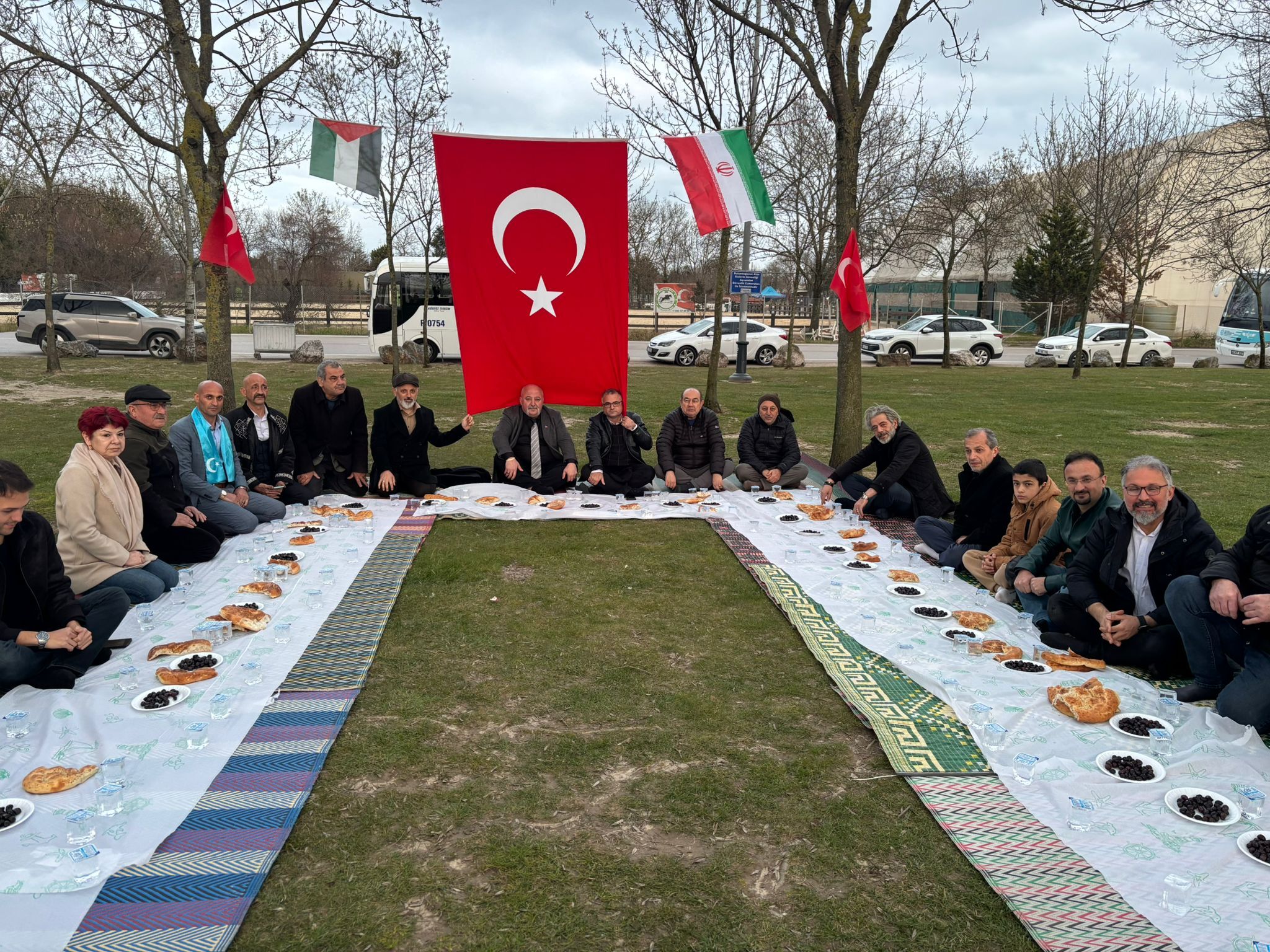 Zeyti̇n, Ekmek Ve Suyla İftar Düzenledi̇ (9)