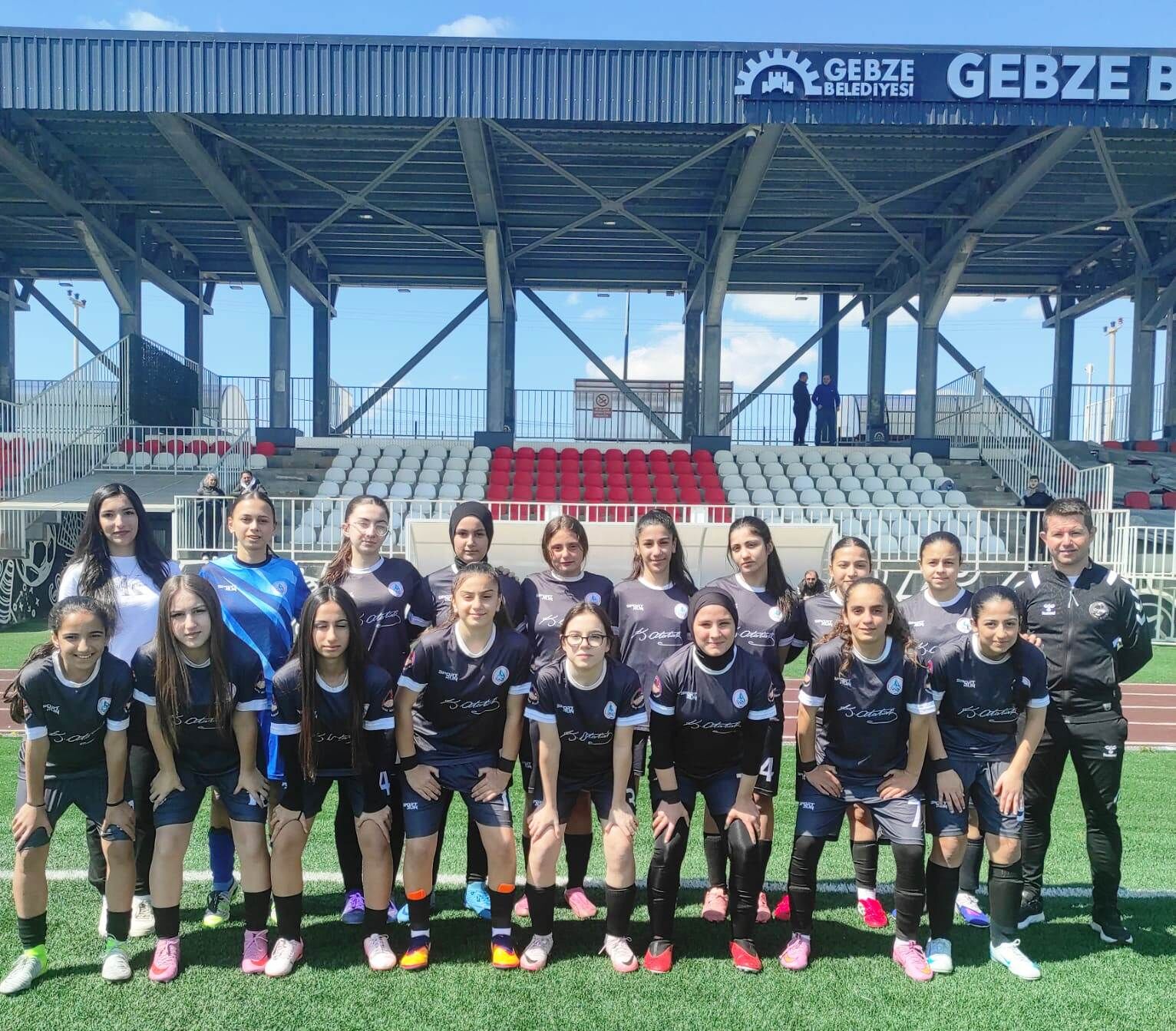 1 U15 Kiz Futbol Takimi Gebzeden 3 Puanla Döndü