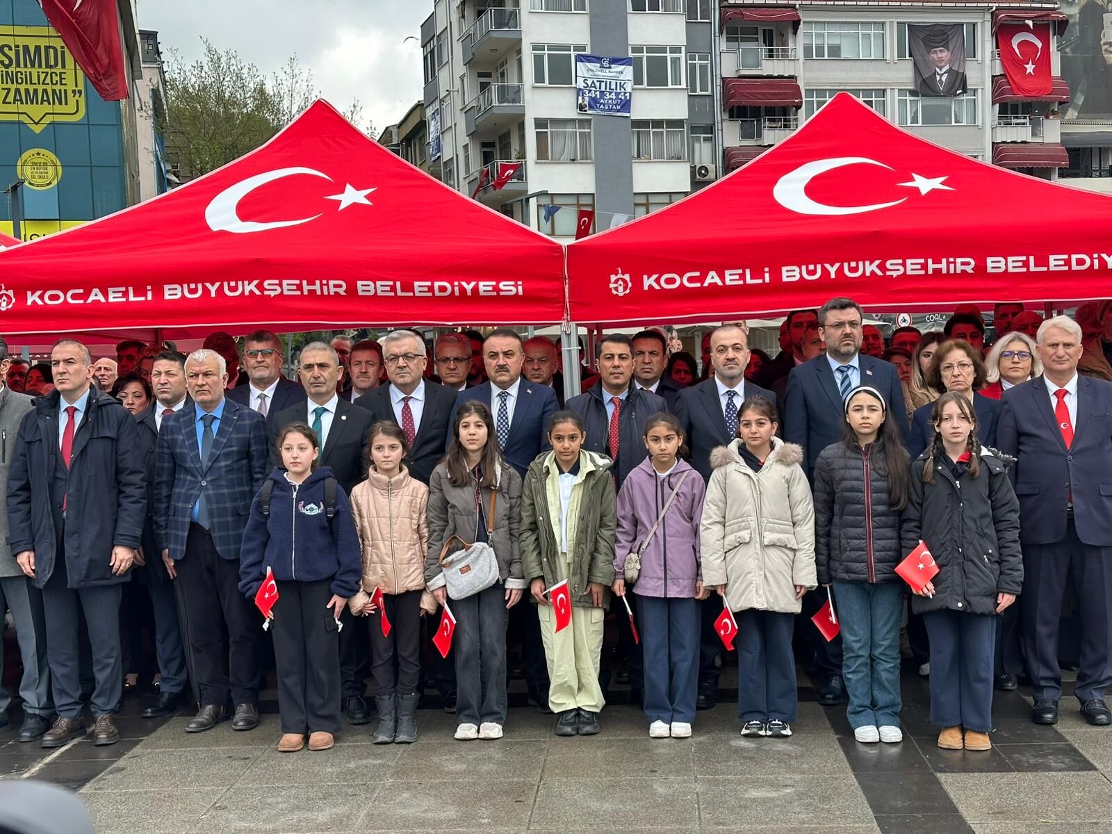 23 Ni̇san Kutlamalari İzmi̇t Kent Meydani’nda Başladi (1)-1