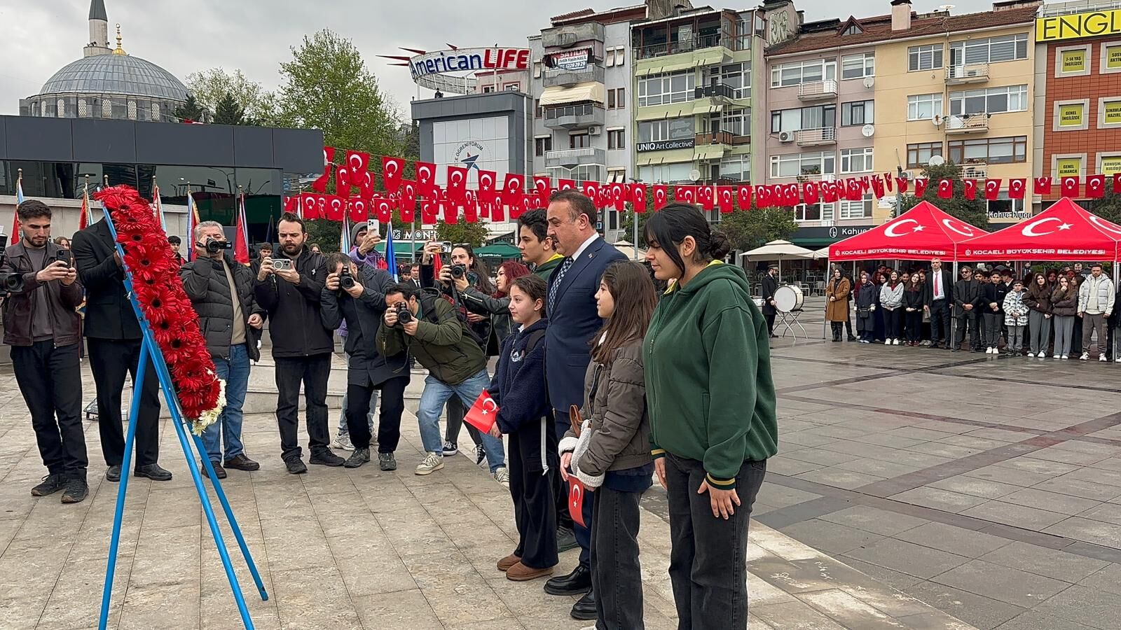 23 Ni̇san Kutlamalari İzmi̇t Kent Meydani’nda Başladi (2)