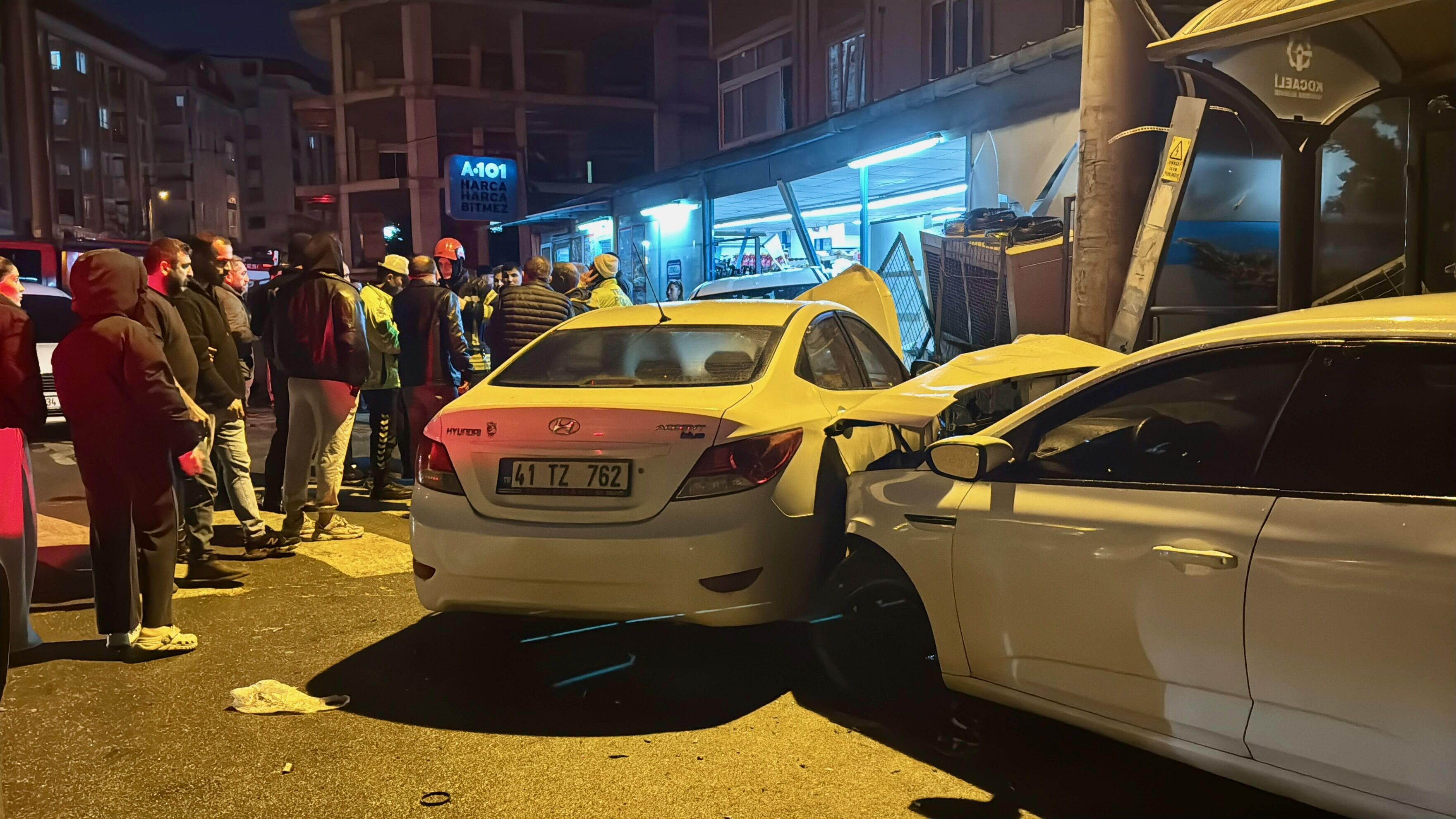 5 Araç Bi̇rbi̇ri̇ne Gi̇rdi̇ (1)