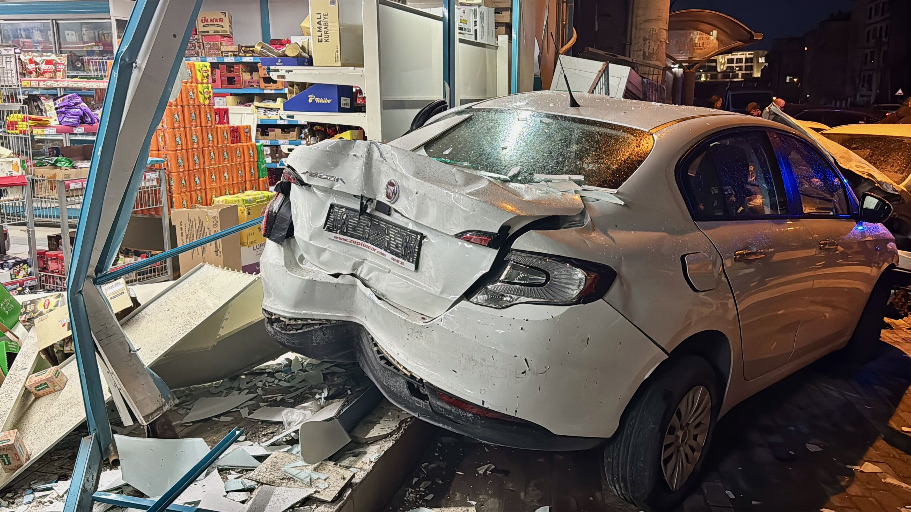 5 Araç Bi̇rbi̇ri̇ne Gi̇rdi̇ (2)