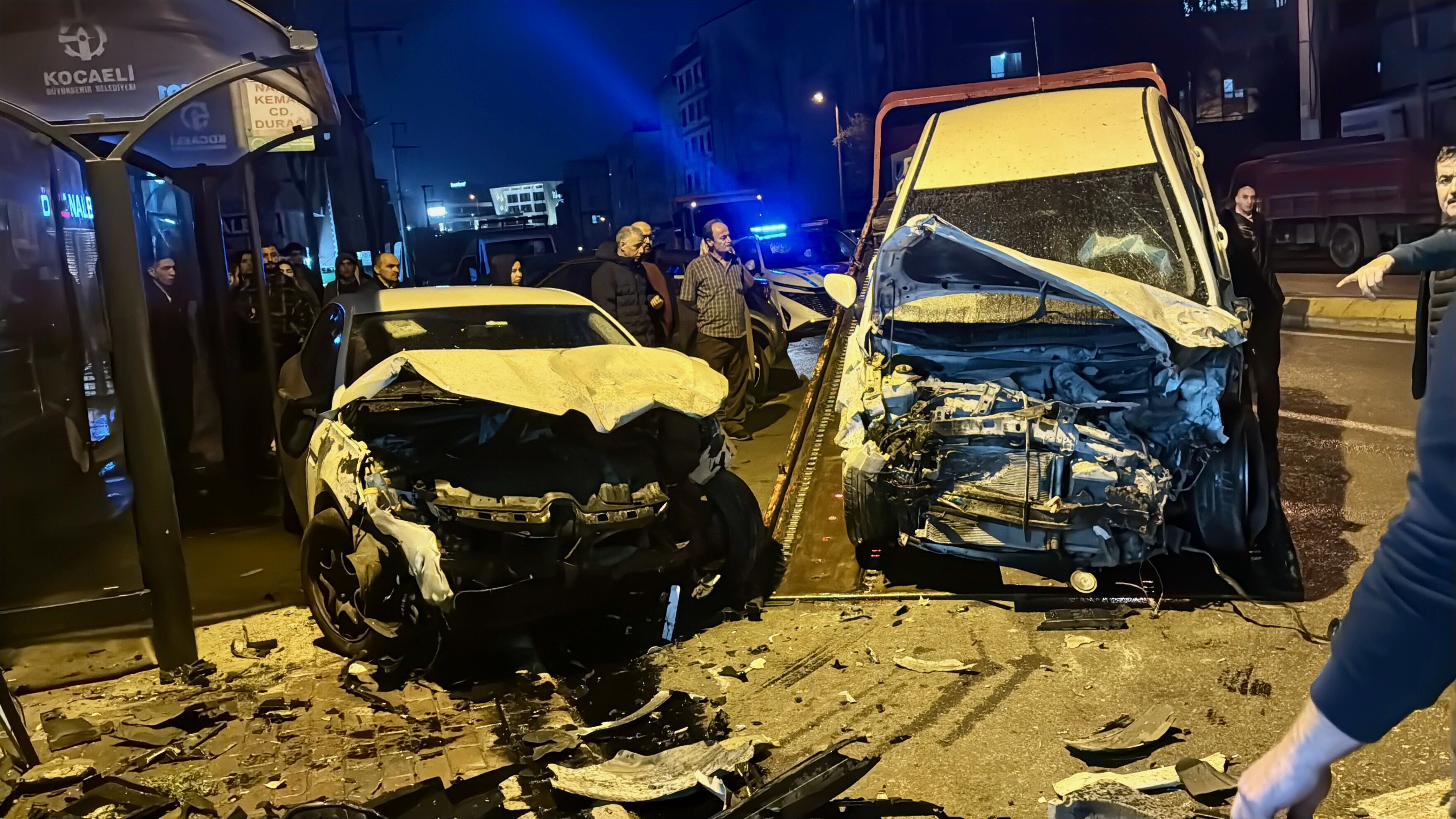 5 Araç Bi̇rbi̇ri̇ne Gi̇rdi̇ (3)