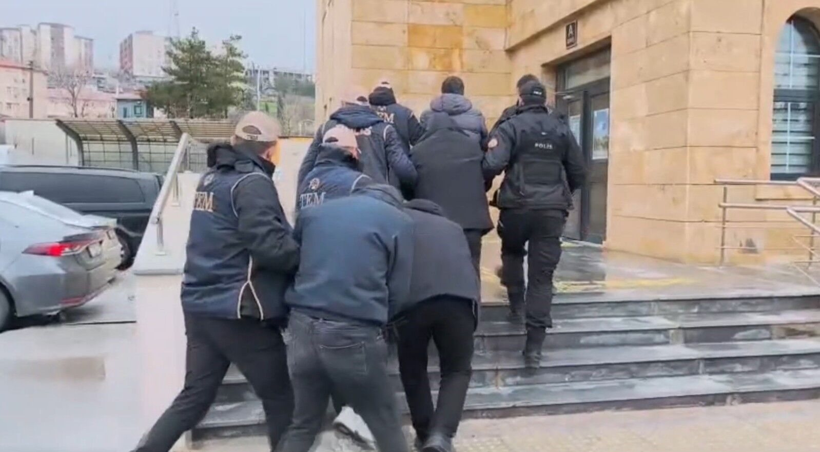 9 Gözalti, 4 Tutuklama (1)