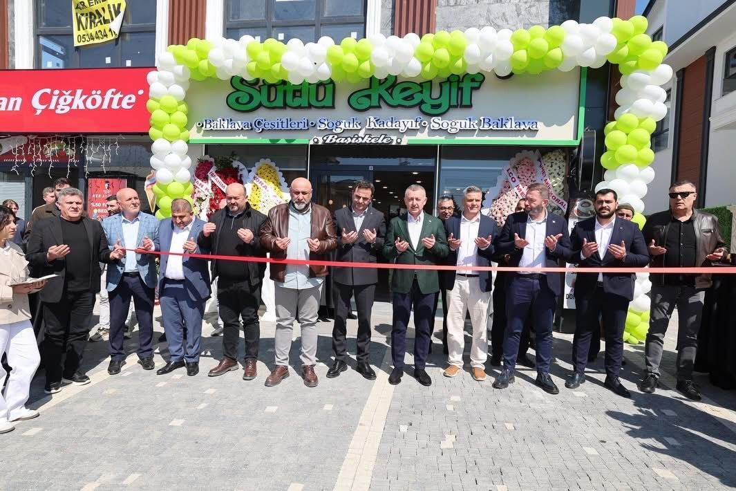 Başkan Büyükakın Esnafları Yalnız Bırakmıyor (5)