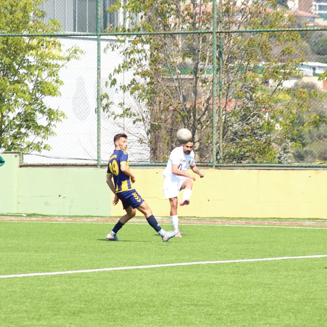 ​Bölgesel Amatör Lig’in 27. Haftasında, Zirve Takibini Yakından Ilgilendiren Dev Kent Derbisinde Darıca Gençlerbirliği, Kendi Sahasında Karamürselspor Ile 2 2 Berabere Kaldı. Nefes Kesen Mücadelede Ev Sahibi Ekip Ik (3)