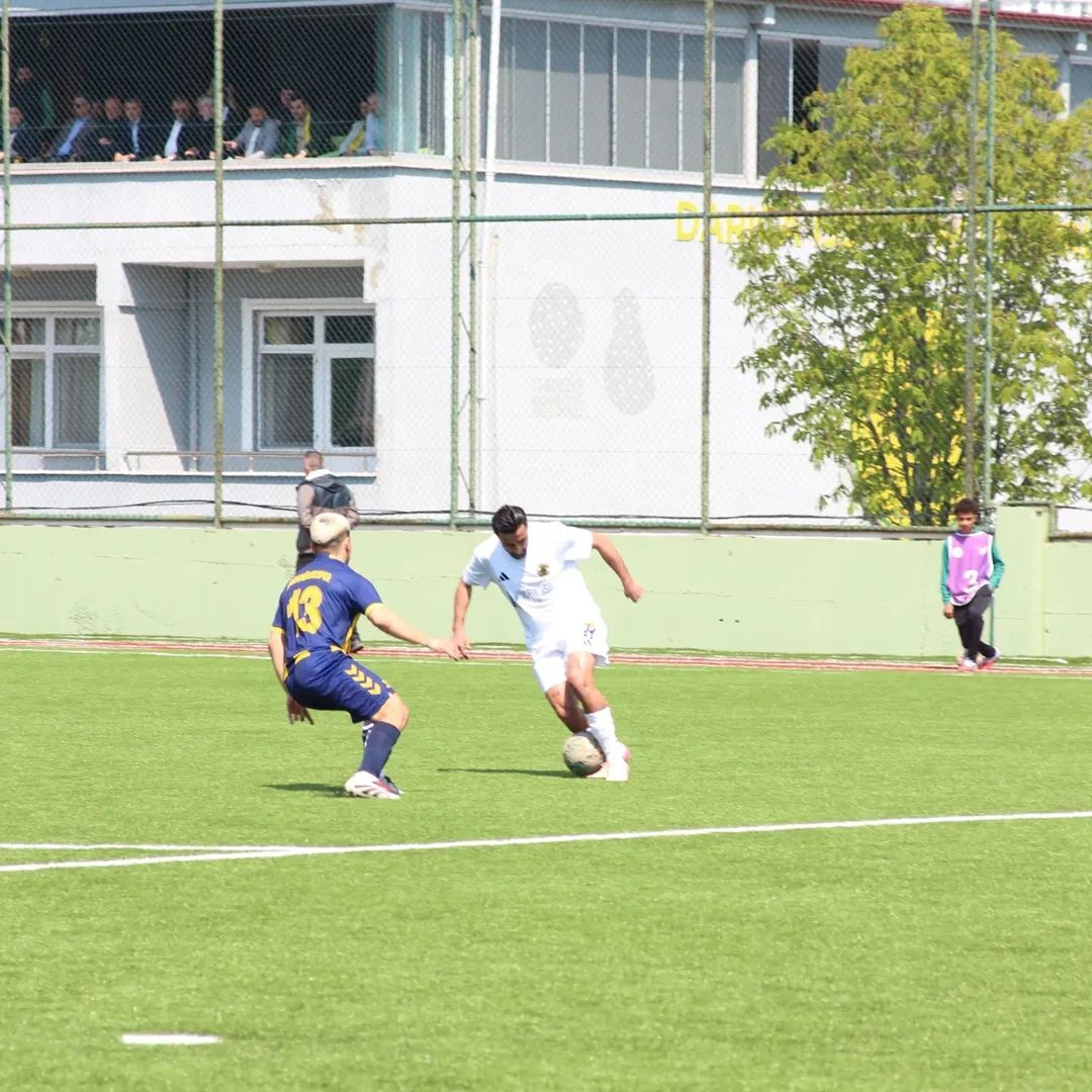 ​Bölgesel Amatör Lig’in 27. Haftasında, Zirve Takibini Yakından Ilgilendiren Dev Kent Derbisinde Darıca Gençlerbirliği, Kendi Sahasında Karamürselspor Ile 2 2 Berabere Kaldı. Nefes Kesen Mücadelede Ev Sahibi Ekip Ik (4)