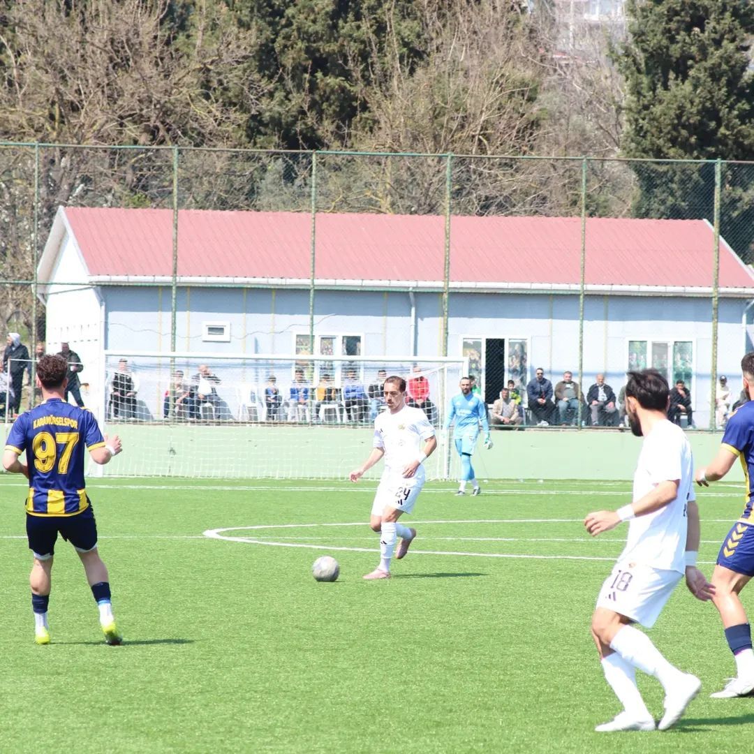 ​Bölgesel Amatör Lig’in 27. Haftasında, Zirve Takibini Yakından Ilgilendiren Dev Kent Derbisinde Darıca Gençlerbirliği, Kendi Sahasında Karamürselspor Ile 2 2 Berabere Kaldı. Nefes Kesen Mücadelede Ev Sahibi Ekip Ik (5)