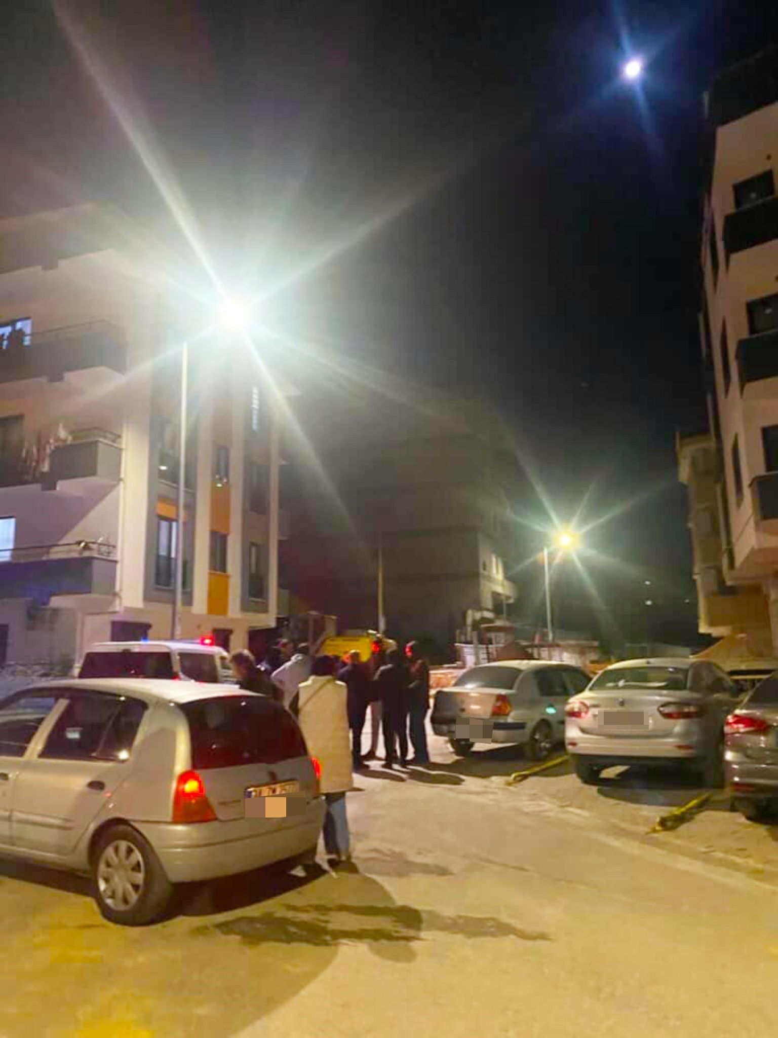 Çayirova'da Temel Kazisi Felakete Yol Açti 5 Katli Bi̇na Tahli̇ye Edi̇ldi̇ (4)