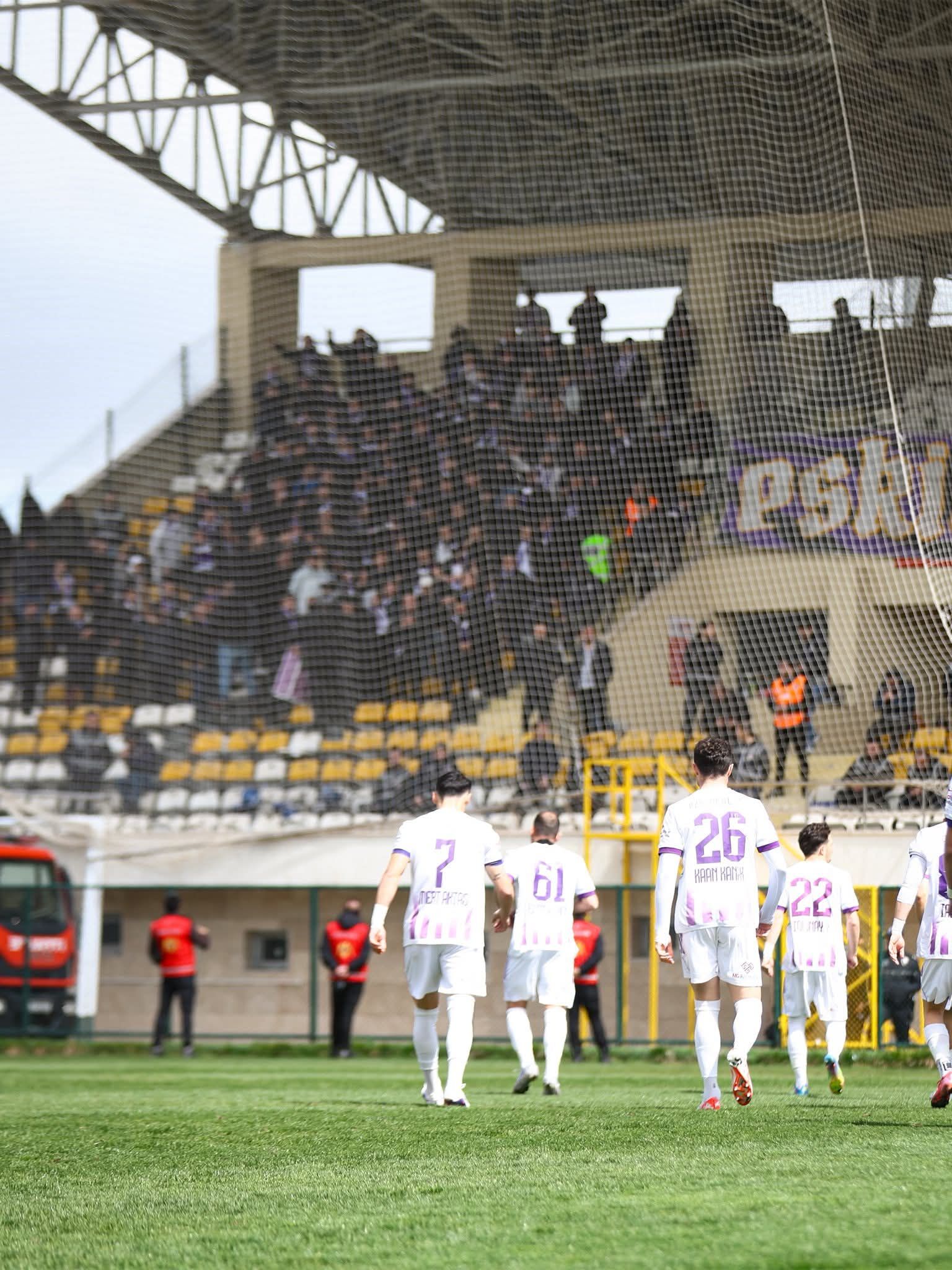 Deplasmanda Ağir Darbe (6)