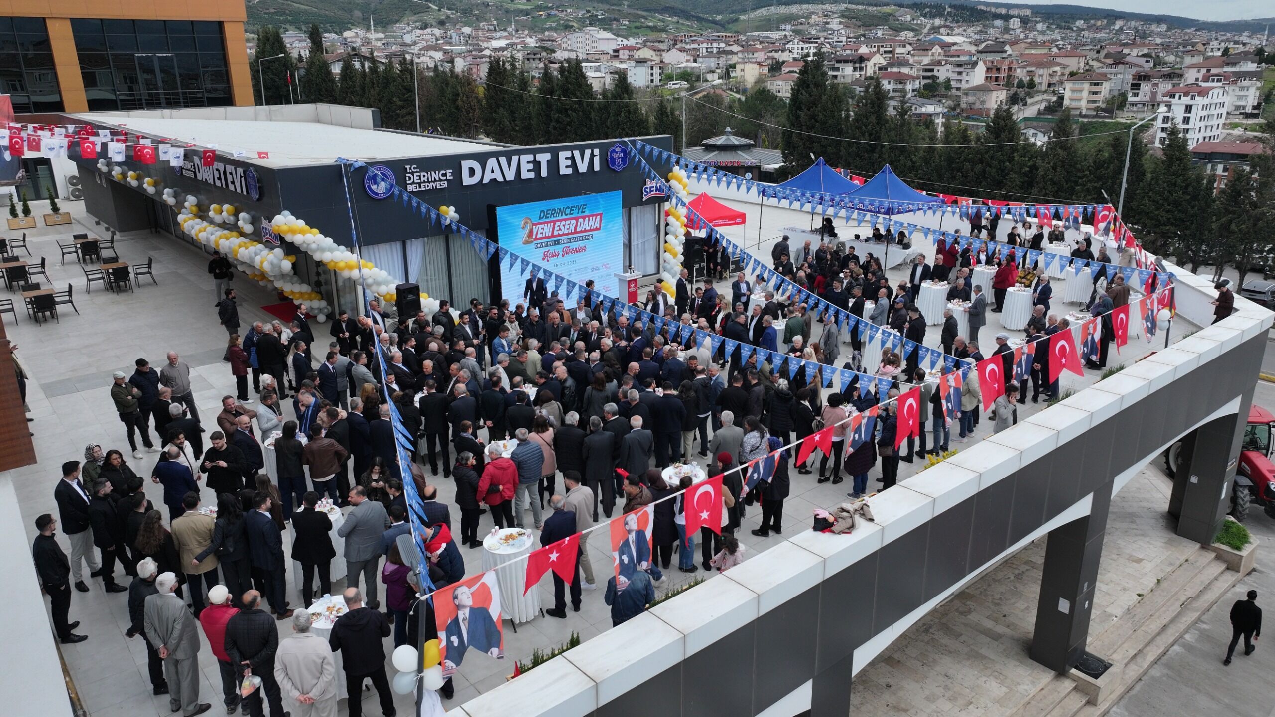 Derince’de Davet Evi Ve Senin Kafen Genç Projeleri Törenle Açıldı. Sosyal Yaşamı Güçlendirmeyi Hedefleyen Yatırımlar Vatandaşlardan Yoğun Ilgi Gördü (5)