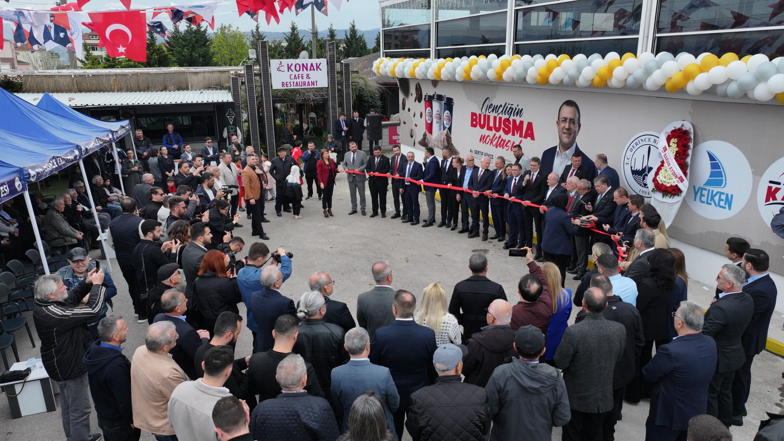 Derince’de Davet Evi Ve Senin Kafen Genç Projeleri Törenle Açıldı. Sosyal Yaşamı Güçlendirmeyi Hedefleyen Yatırımlar Vatandaşlardan Yoğun Ilgi Gördü (6)