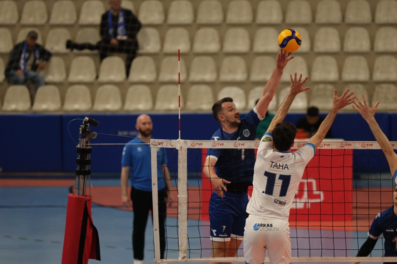 Efeler Li̇gi̇’ne Bi̇r Adim Kaldi (1)