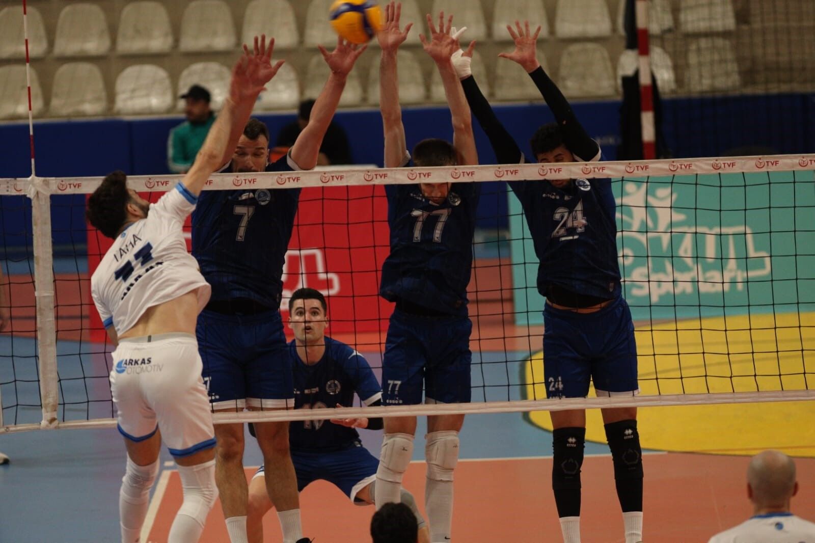 Efeler Li̇gi̇’ne Bi̇r Adim Kaldi (4)