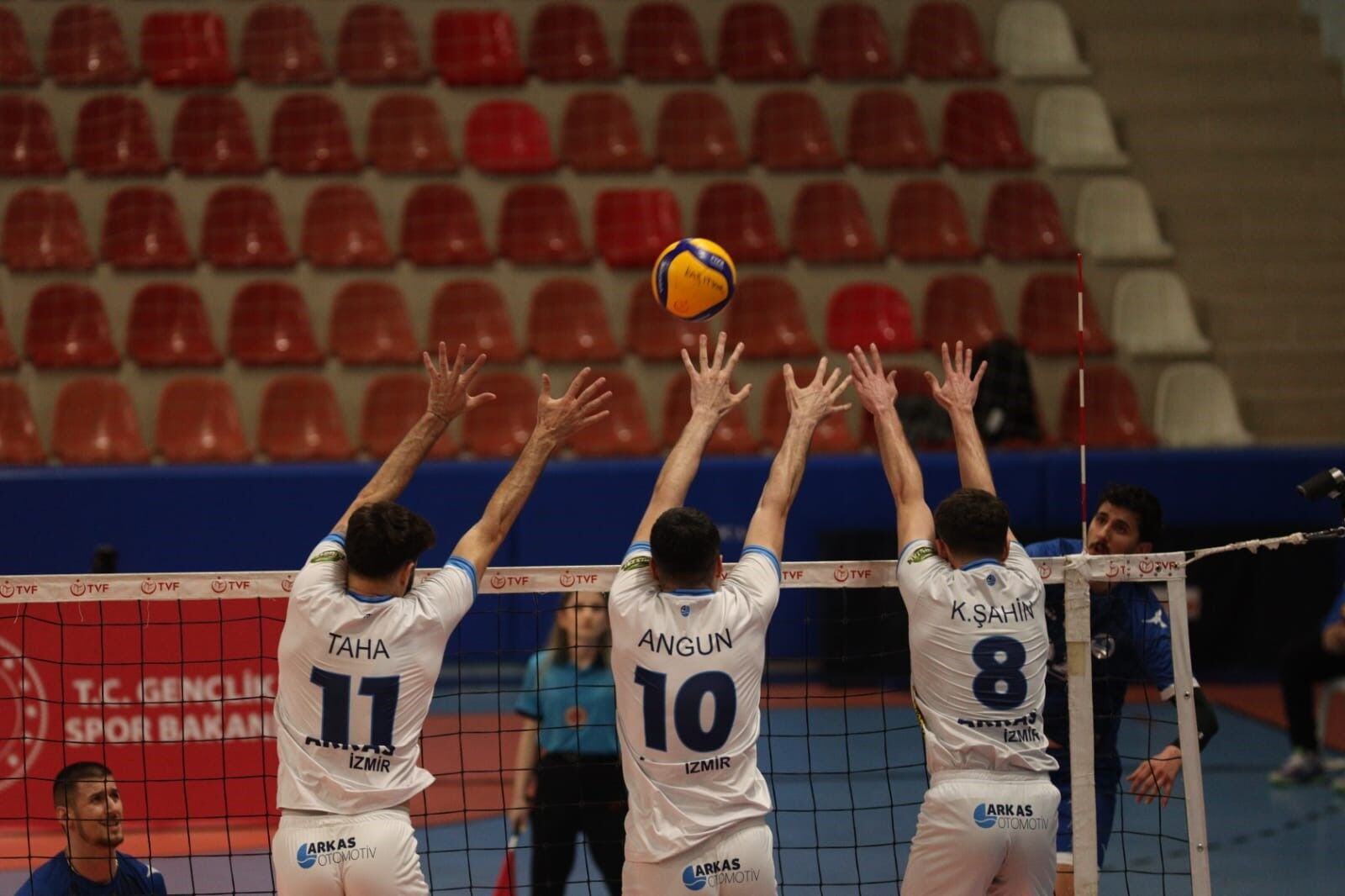 Efeler Li̇gi̇’ne Bi̇r Adim Kaldi (6)