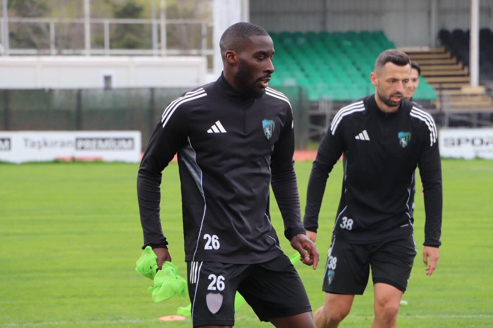 Haidara Ve Petkovic Takimla Antrenmana Katildi (1)-1