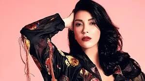 Hande Yener2