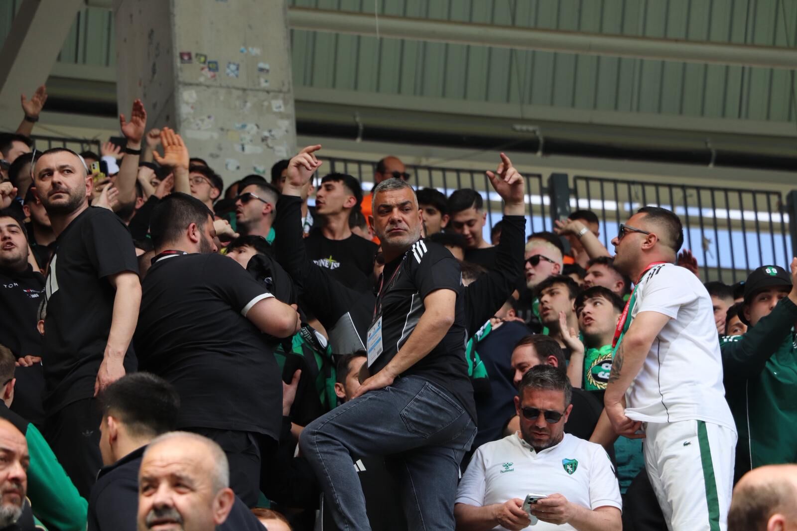 Hodri̇ Meydan Tri̇bünde! Susmak Yok! (4)