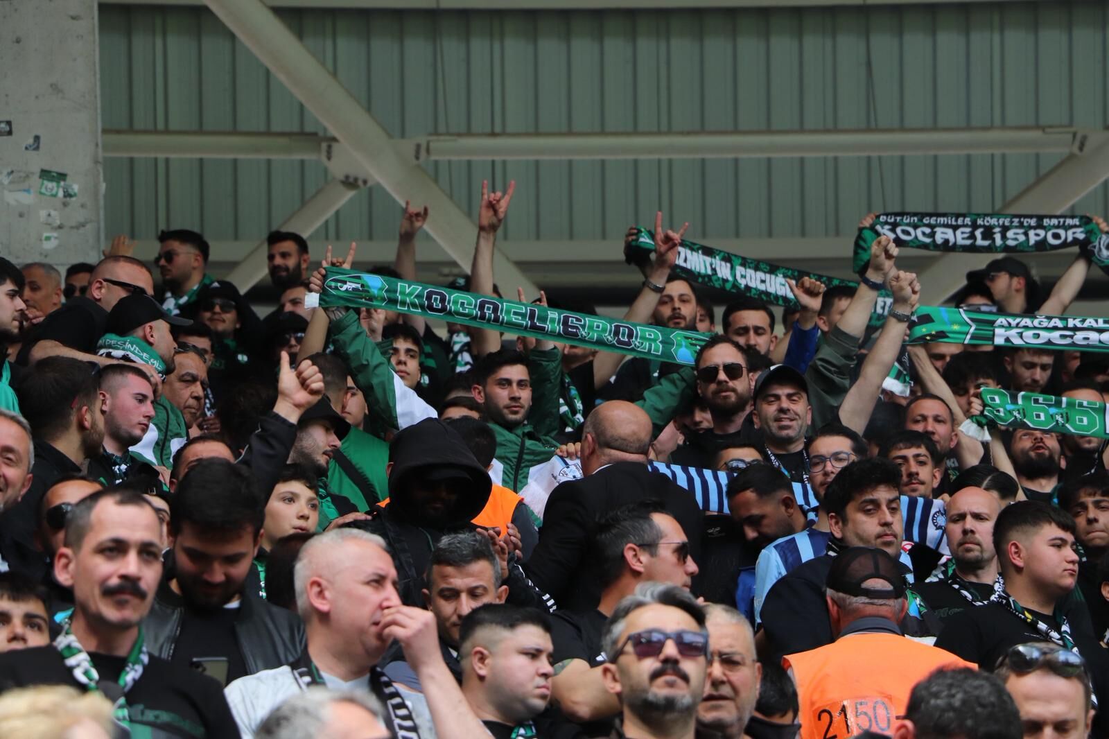 Hodri̇ Meydan Tri̇bünde! Susmak Yok! (9)