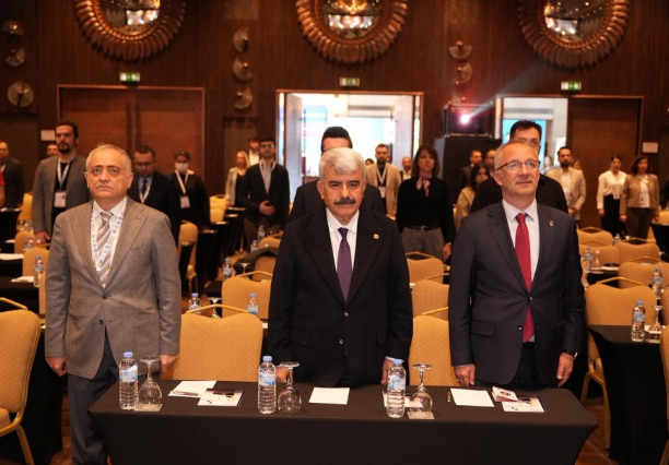 Hülagü’den Gazi̇ Gastroenteroloji̇ Günleri̇’nde Bi̇li̇m Vurgusu (3)