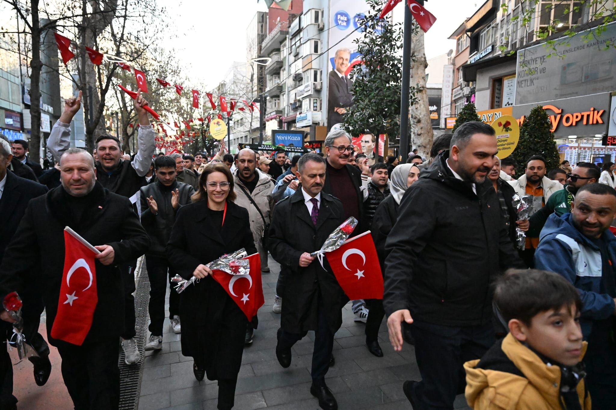 İlle De Roman Olsun Kent Meydanı'nı Salladı (2)