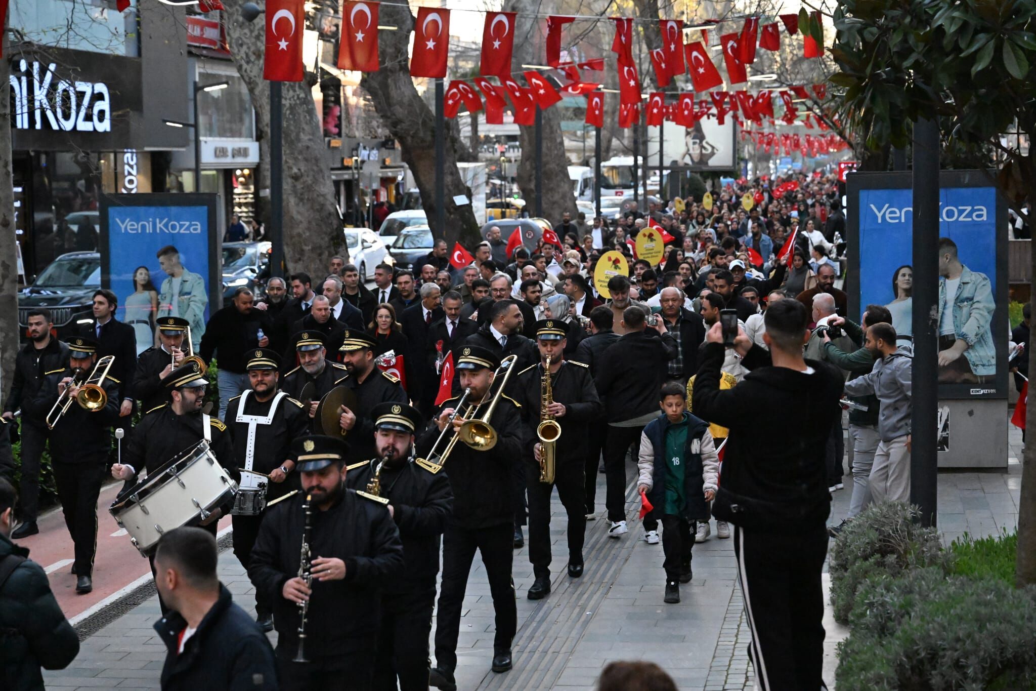 İlle De Roman Olsun Kent Meydanı'nı Salladı (3)