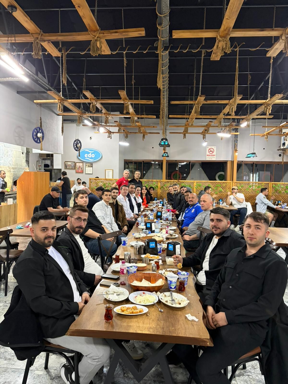 İş İnsani Hakan Gedi̇k’ten Fi̇nal Eki̇bi̇ne Jest (1)-1
