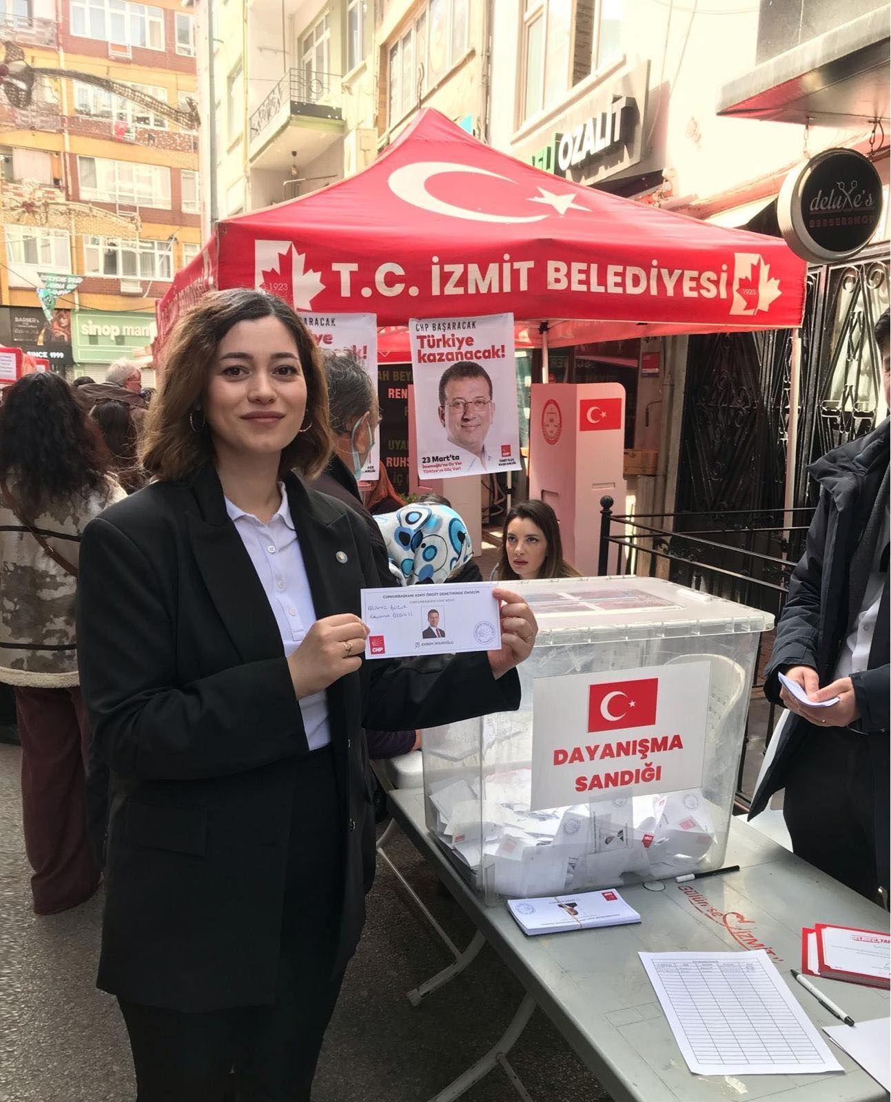 İyi̇ Parti̇ Kocaeli̇’den Sürpri̇z Ayrilik! O İsi̇m Görevi̇ Birakti-1