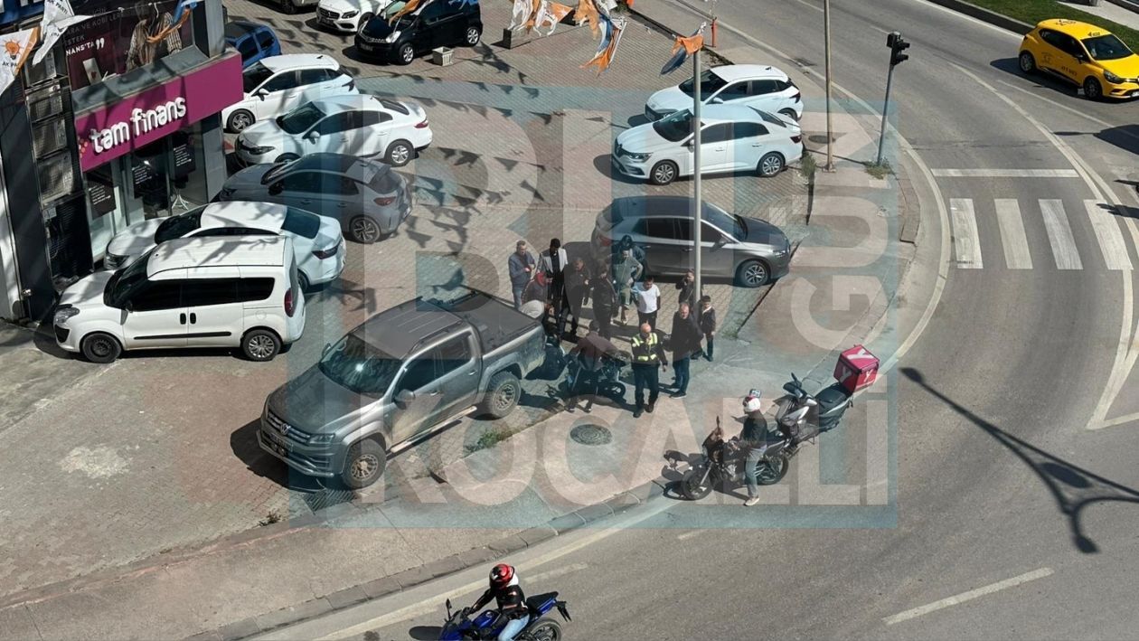 İzmi̇t Feci̇ Motosi̇klet Kazasi Sürücü Aracin Altina Gi̇rdi̇ (2)