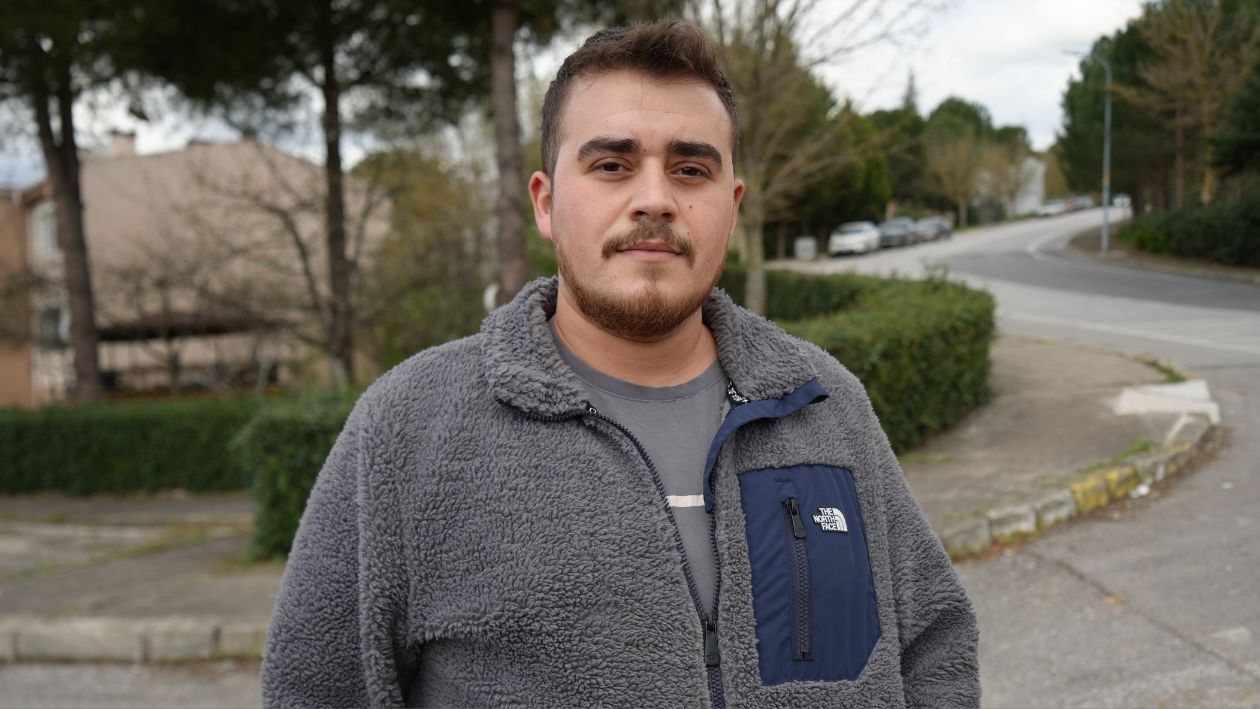 İzmi̇t’te Altyapi Kri̇zi̇! Kazi Yapilan Yol Çöktü, Beledi̇ye Araci Saplandi