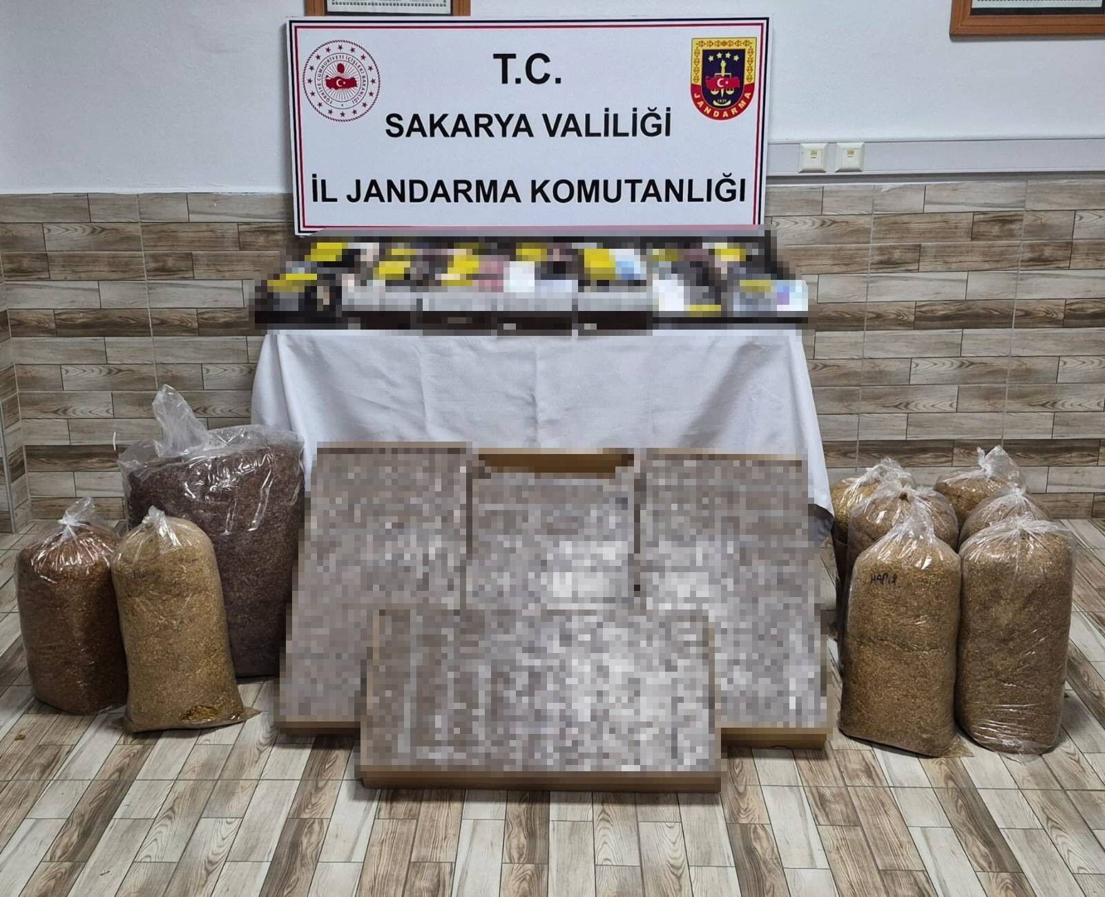 Kaçakçiliğa Darbe On Bi̇nlerce Ürün Ele Geçi̇ri̇ldi̇ (2)