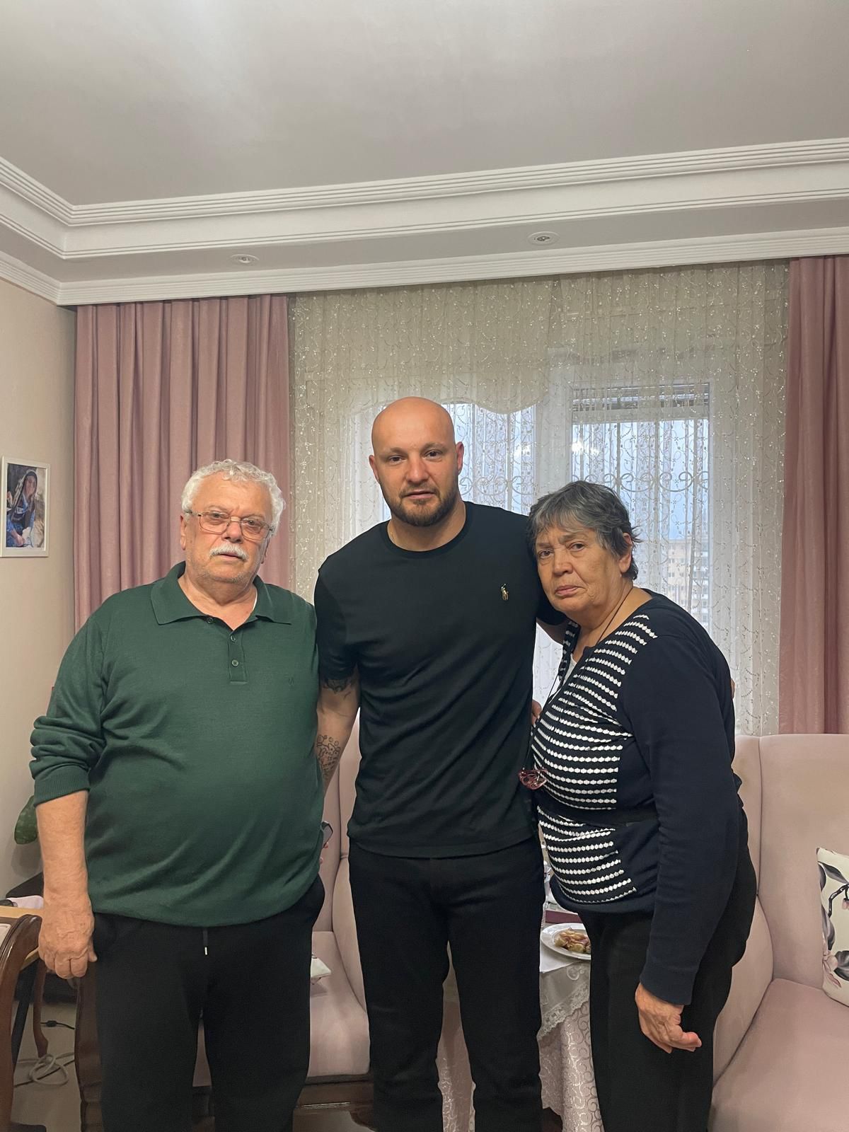 Kaptan Gokhan Aile Ziyaret