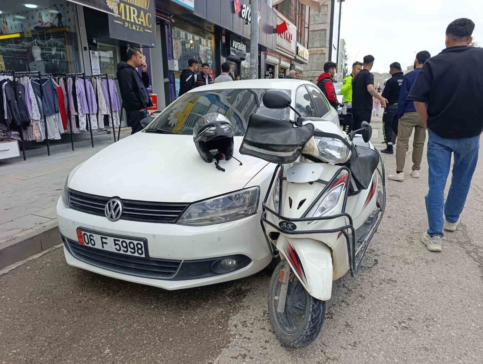Karşiya Geçerken Çarpti! Yaya Hastaneli̇k Oldu (2)