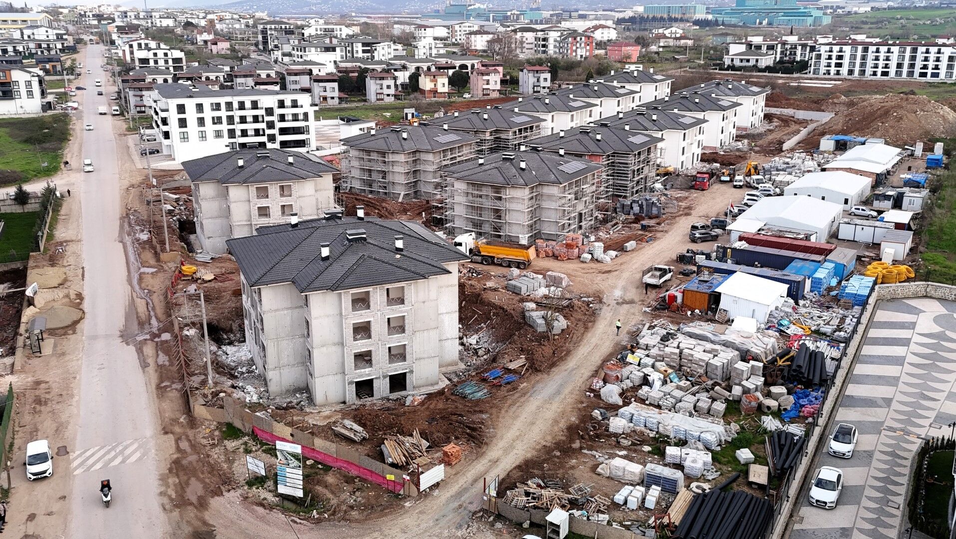 Kartepe Kent Konut Evleri'nde Kaba Inşaat Tamamlandı (1) (Büyük)